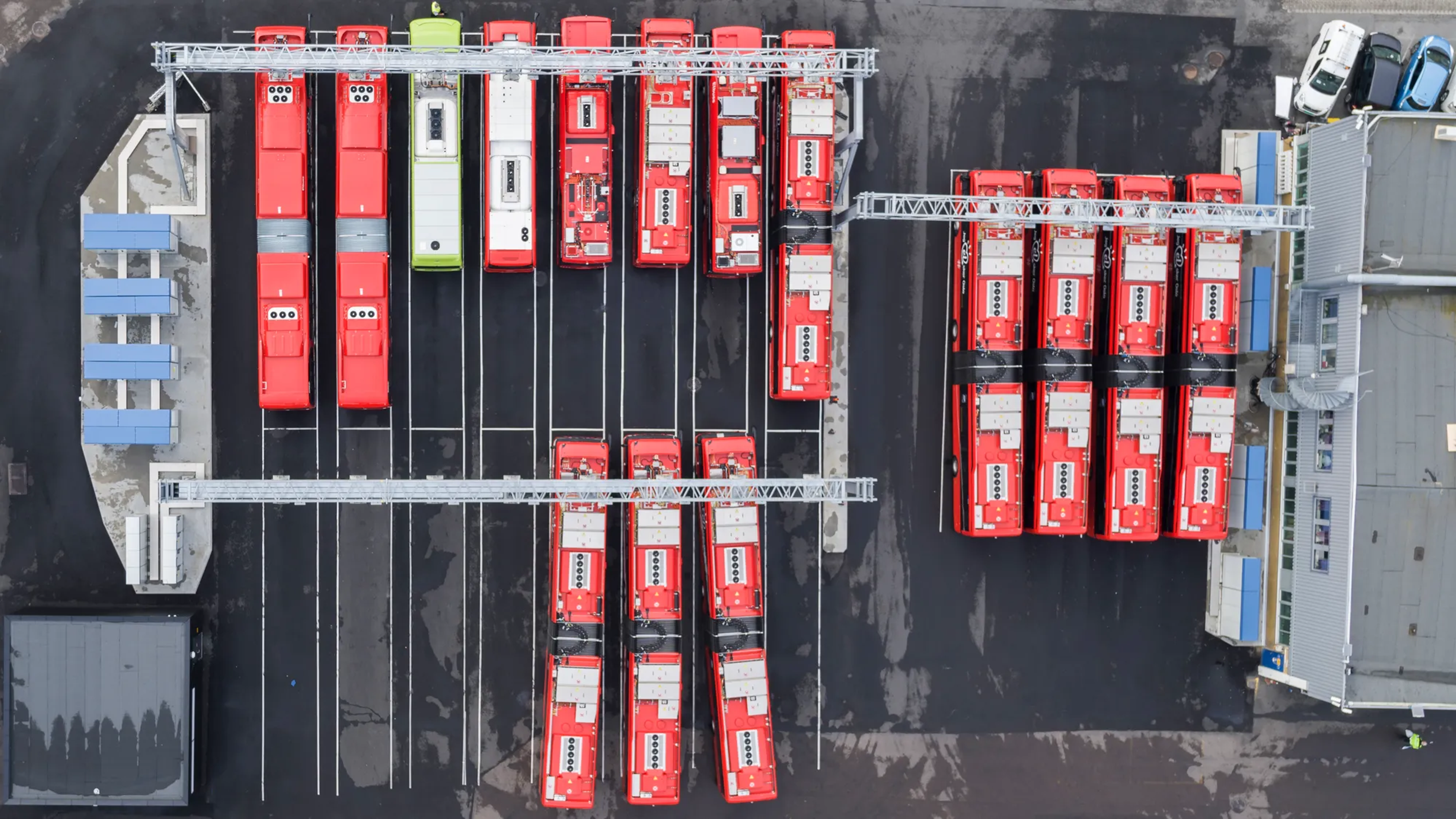 Elektrisk buss ved holdeplass