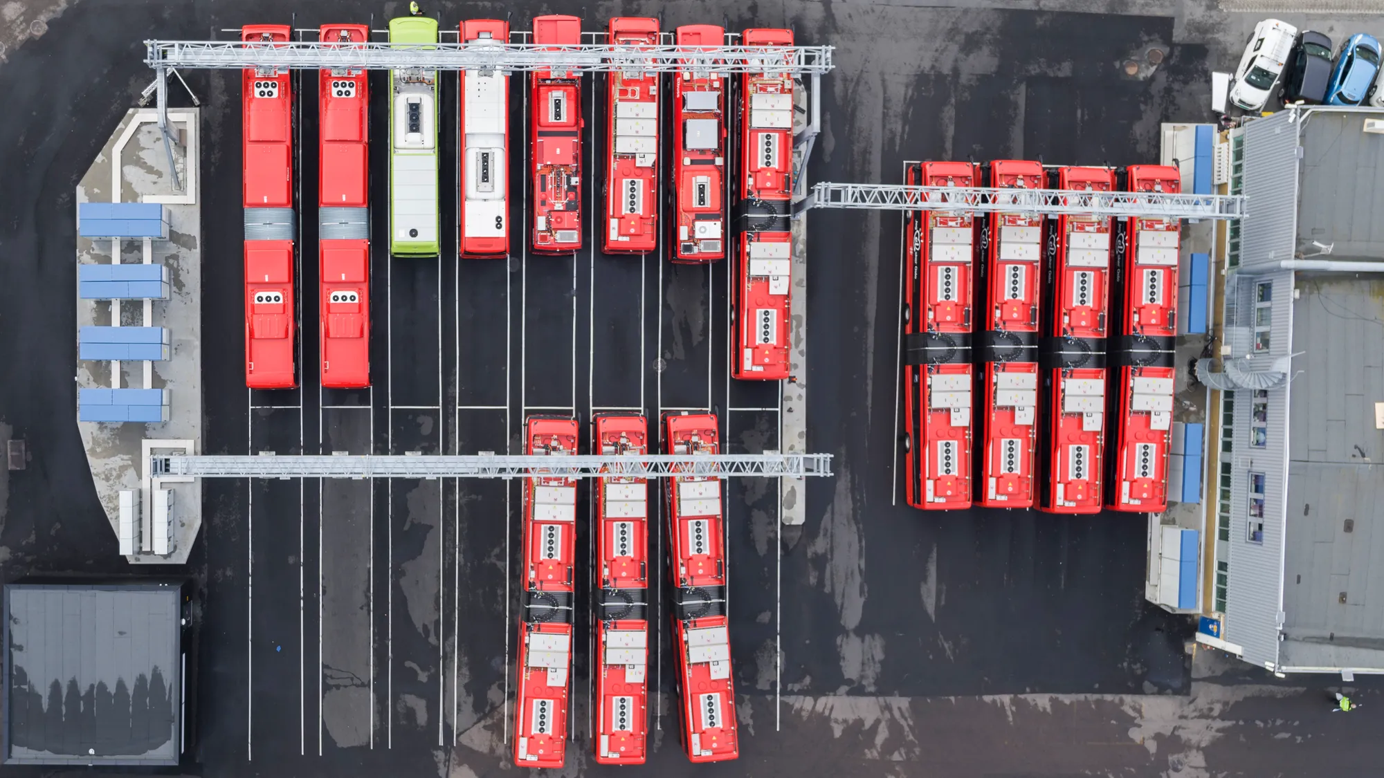 Elektrisk buss ved holdeplass