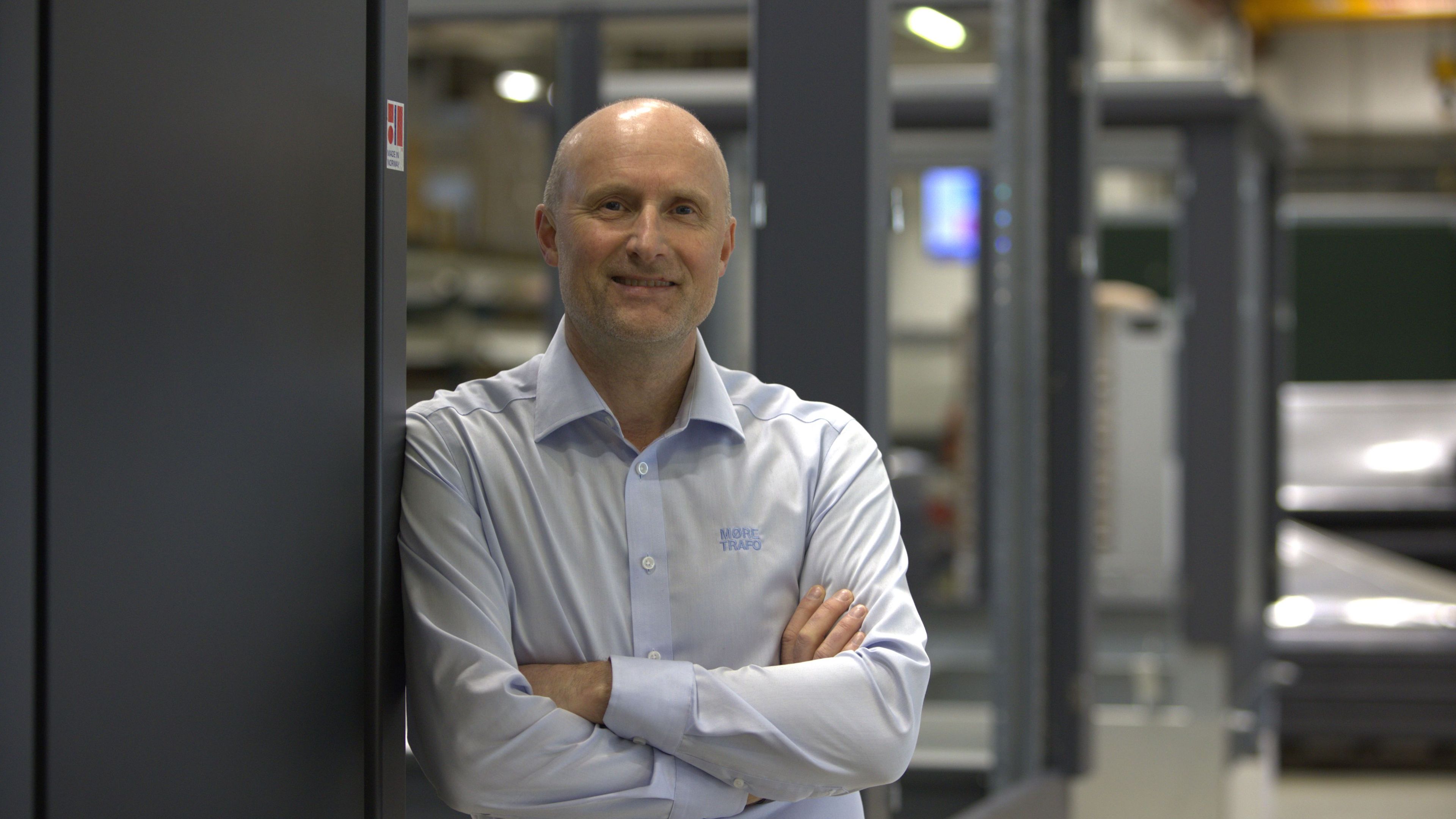 Runar Tandstad in front of a substation made in Norway