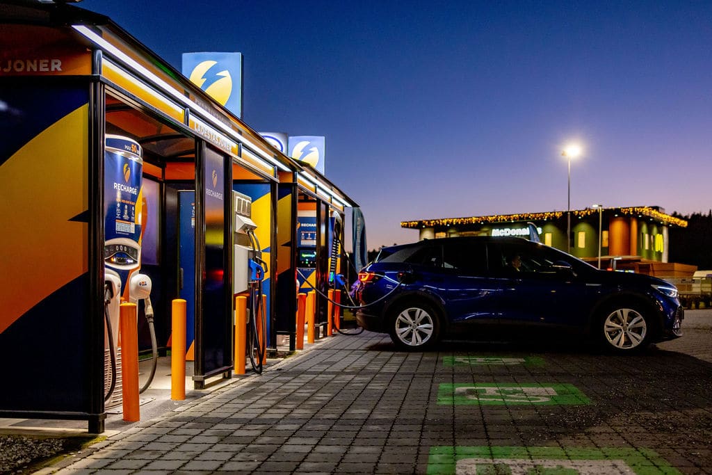 Ladestasjon for elektriske kjøretøy