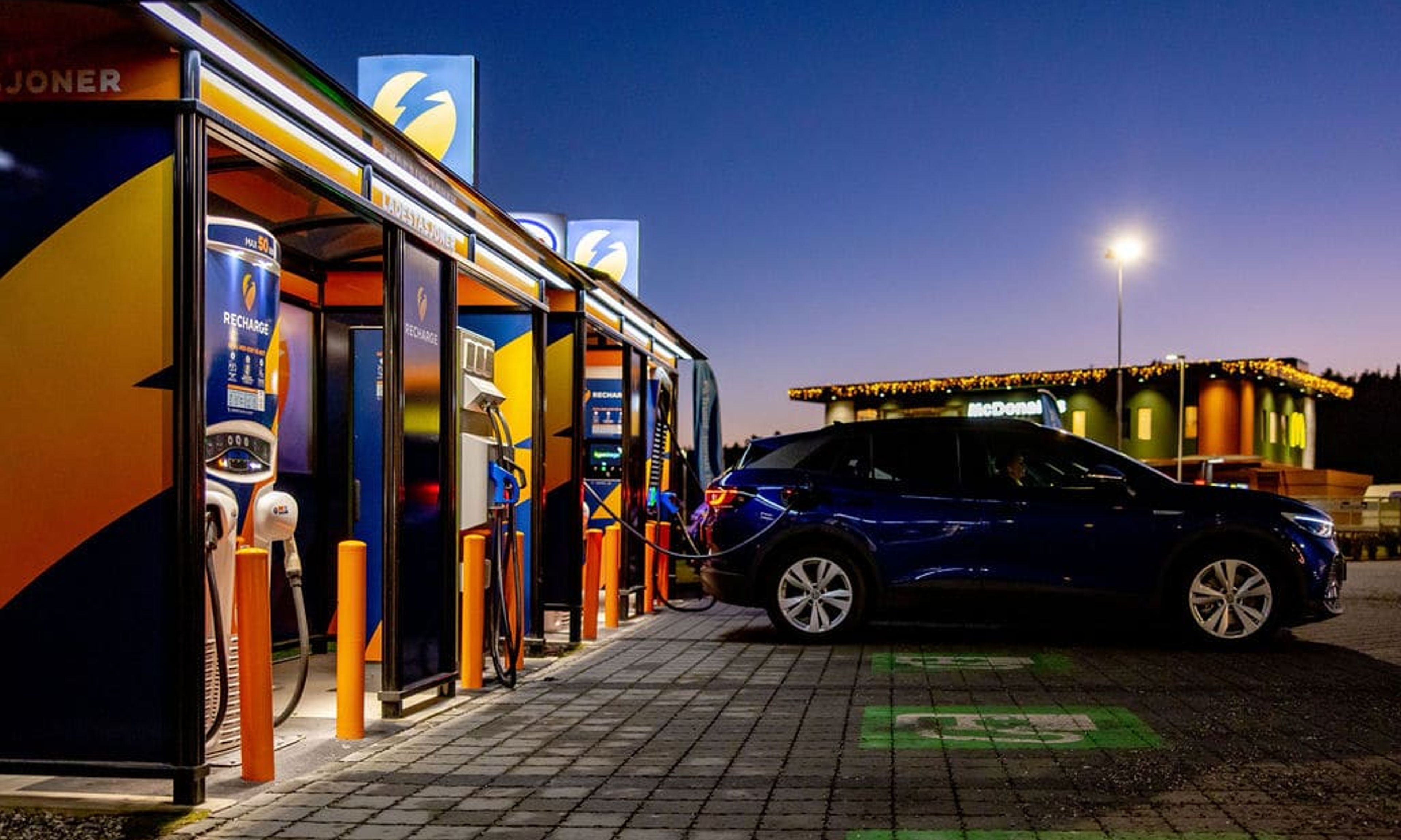 Ladestasjon for elektriske kjøretøy