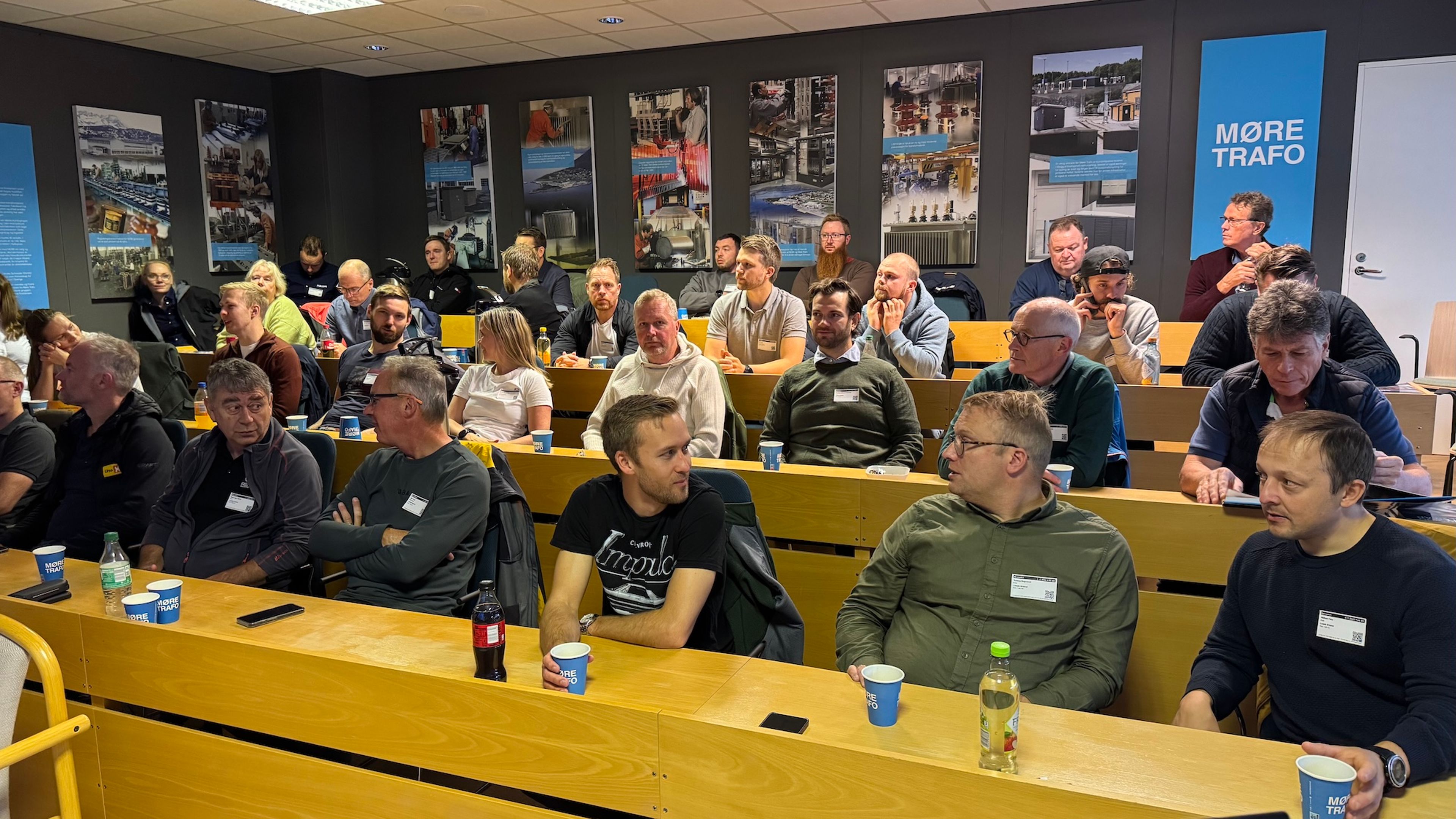 Samling i auditoriet hos Møre Trafo