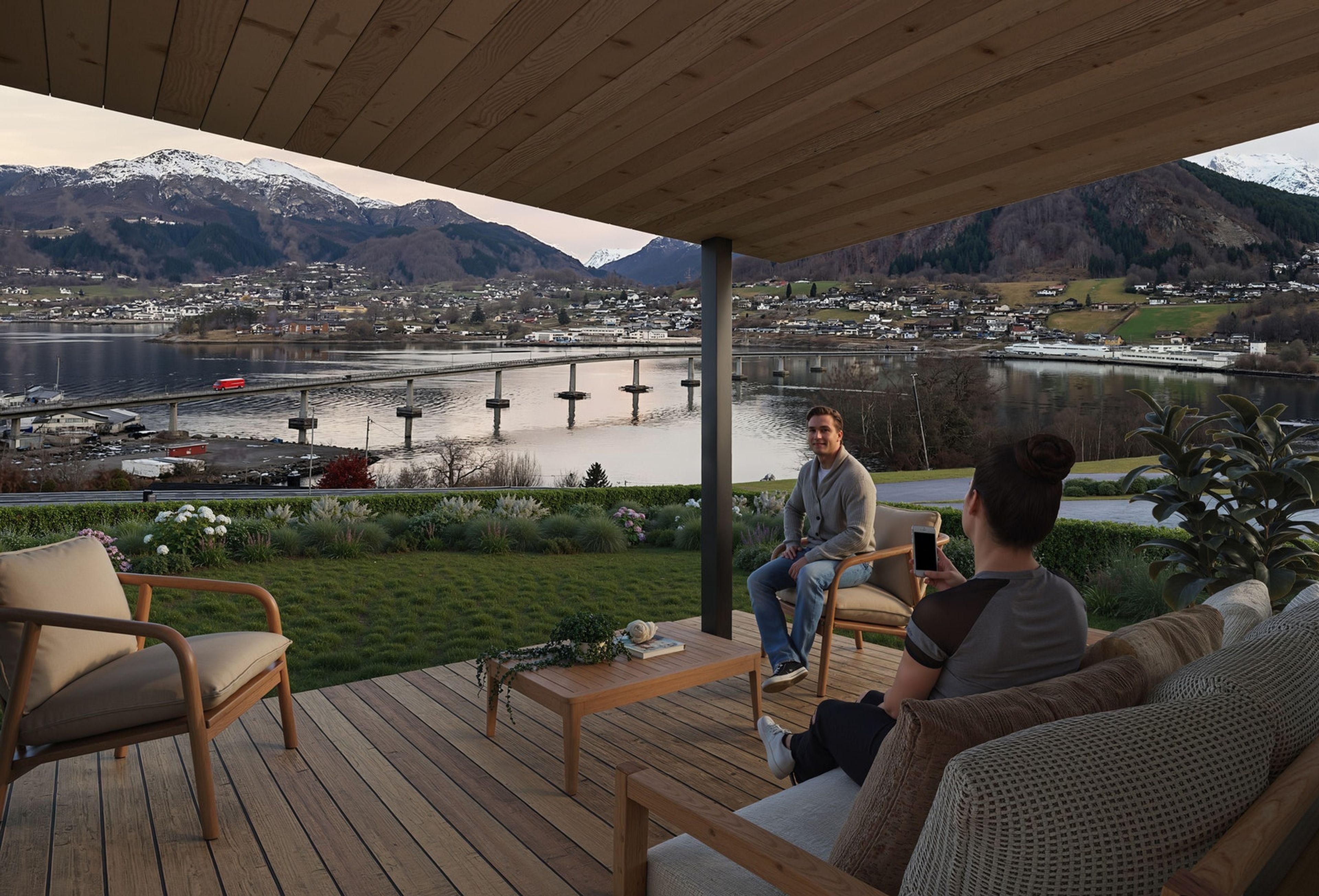 Terrasse med utsikt over fjord i Sykkylven