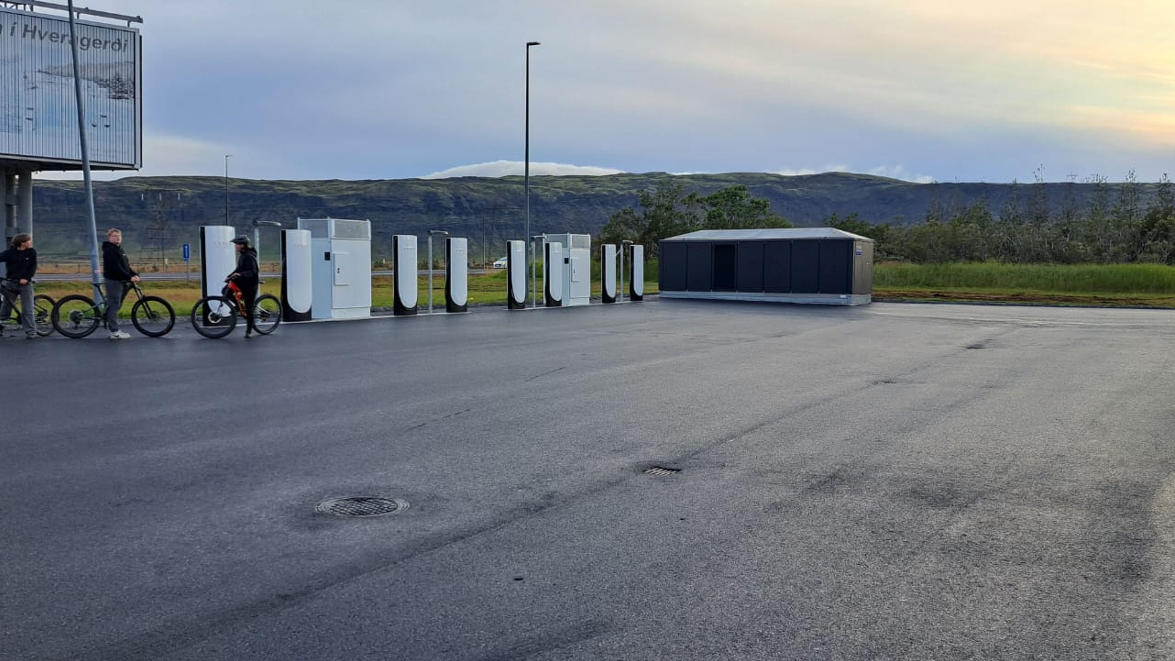 Ladestasjoner og nettstasjon