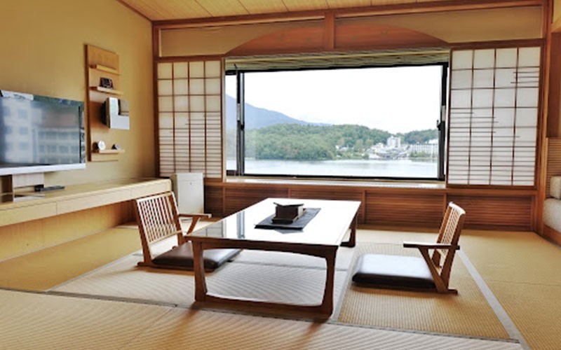 Khách sạn truyền thống đậm chất Nhật Bản cùng view hồ Akan siêu đỉnh