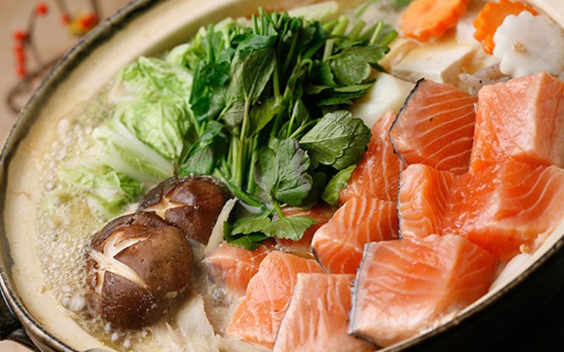 Lẩu Ishikari Nabe nóng hổi béo ngậy vị cá hồi tươi rói