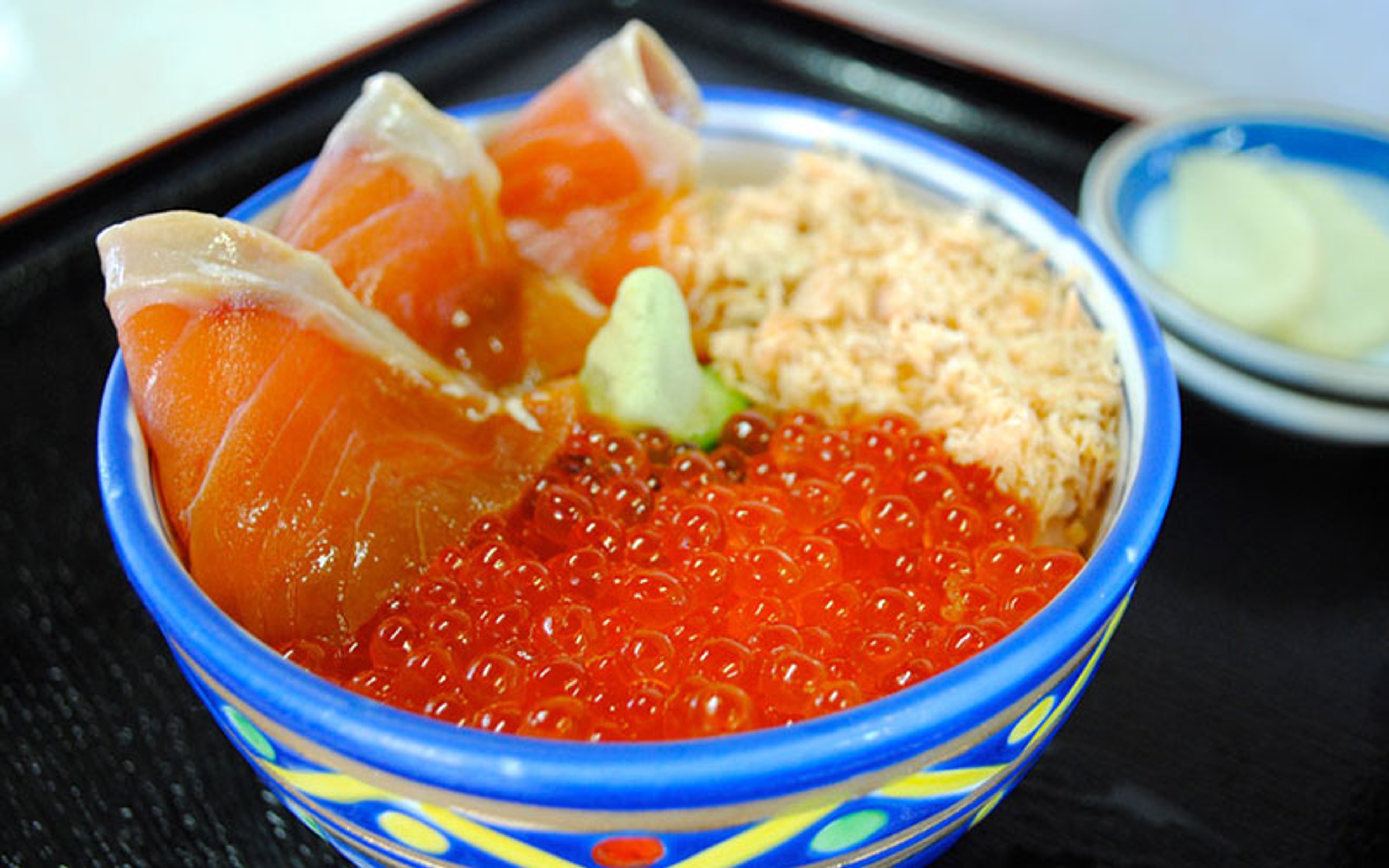 Cơm hải sản tươi rói Kaisendon cực kì nổi tiếng tại Hokkaido