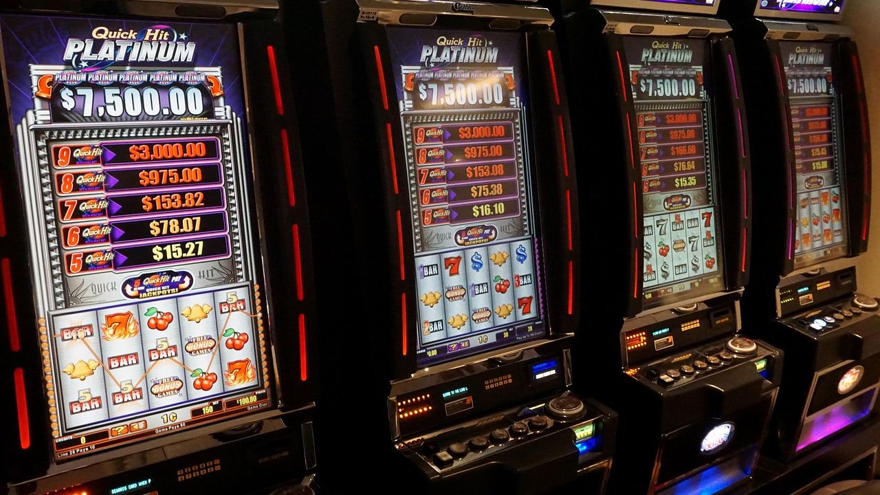 5 Progressive Slot Games with Massive Jackpots | Roll Rush