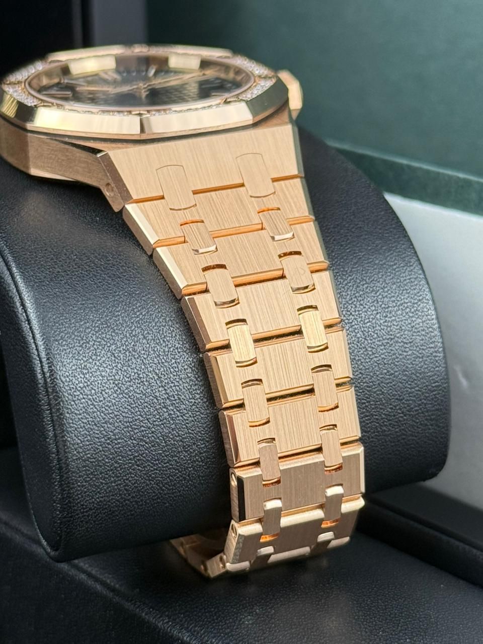 Audemars Piguet Royal Oak - 37mm - REF: 15551OR.ZZ thumbnail 6