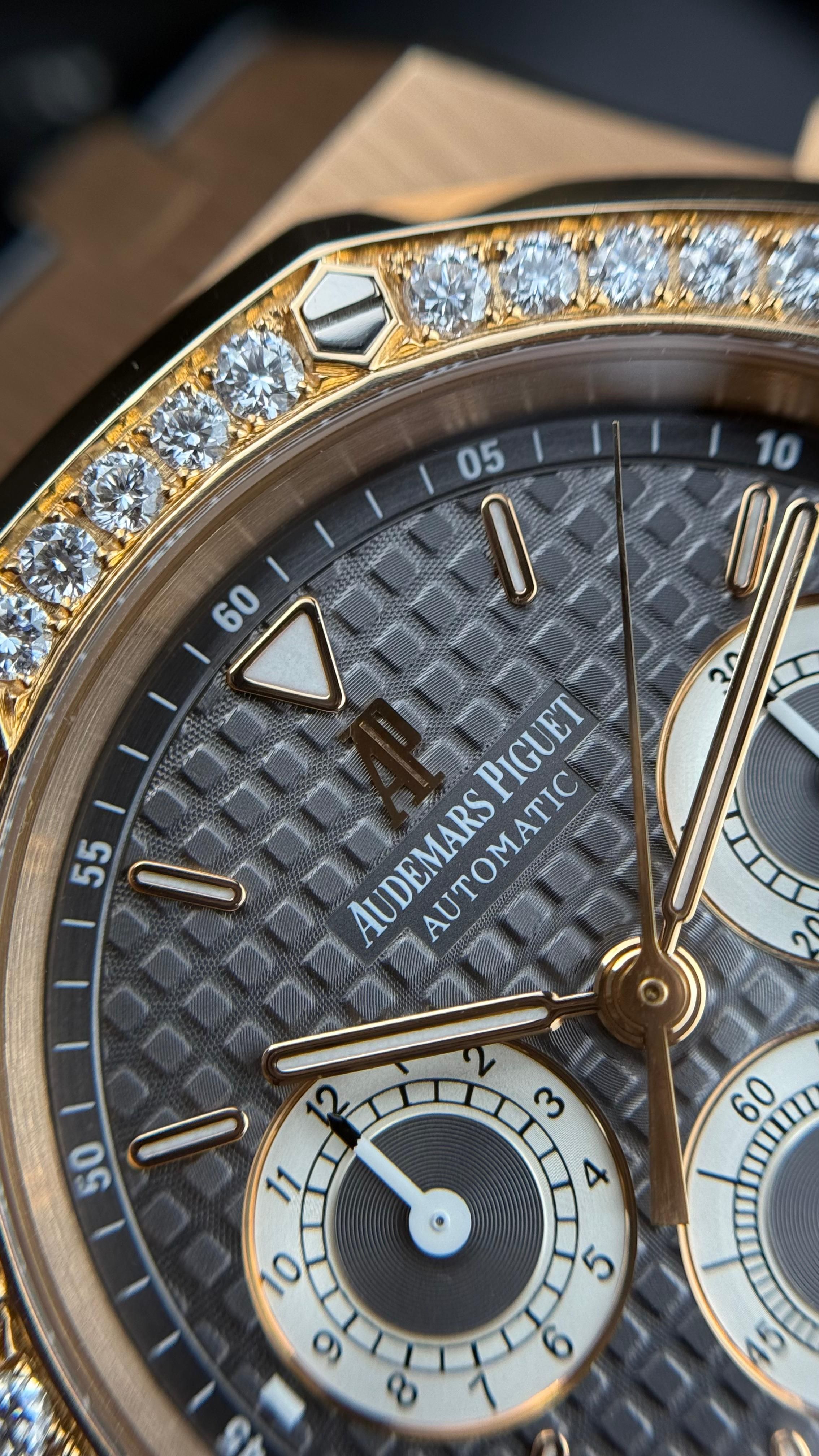 Audemars Piguet Royal Oak Offshore - 39MM - REF : 26022OR.OO.D088CR.0 thumbnail 5