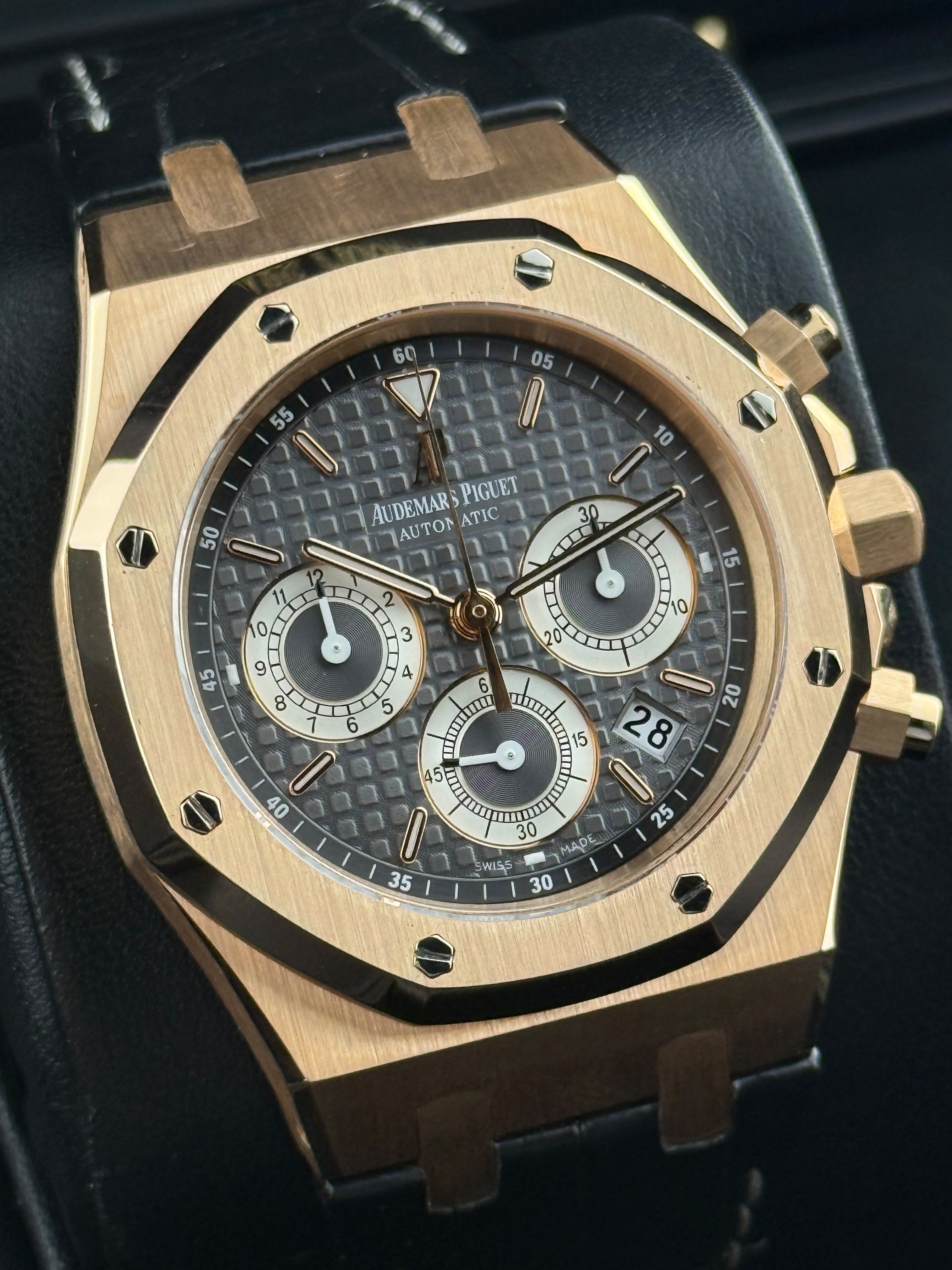 Audemars Piguet Royal Oak - 39MM - Ref : 26022OR.OO.D088CR.01 thumbnail 3