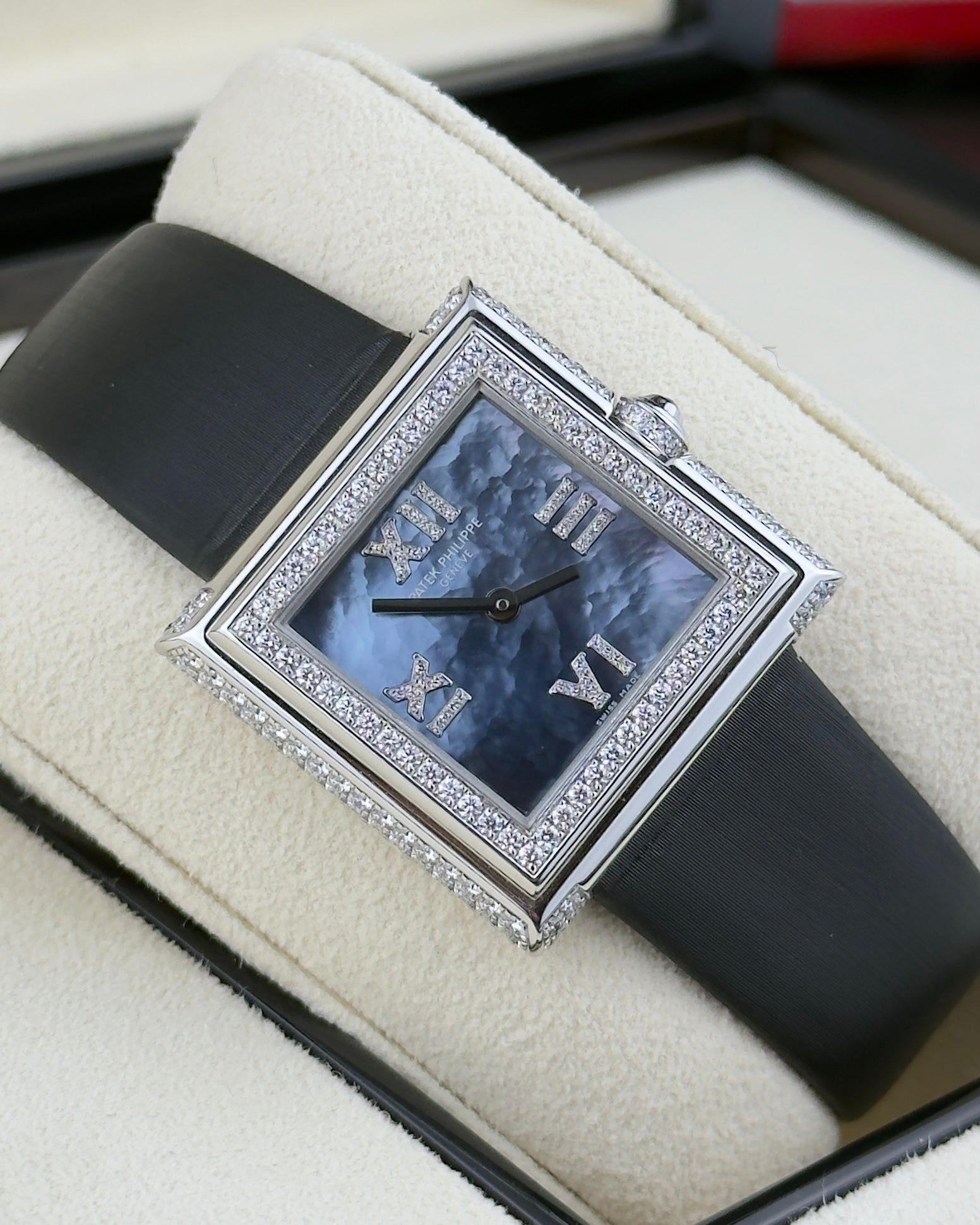 Patek Philippe Gondolo - 28mm - Ref: 4869G-1G thumbnail 3