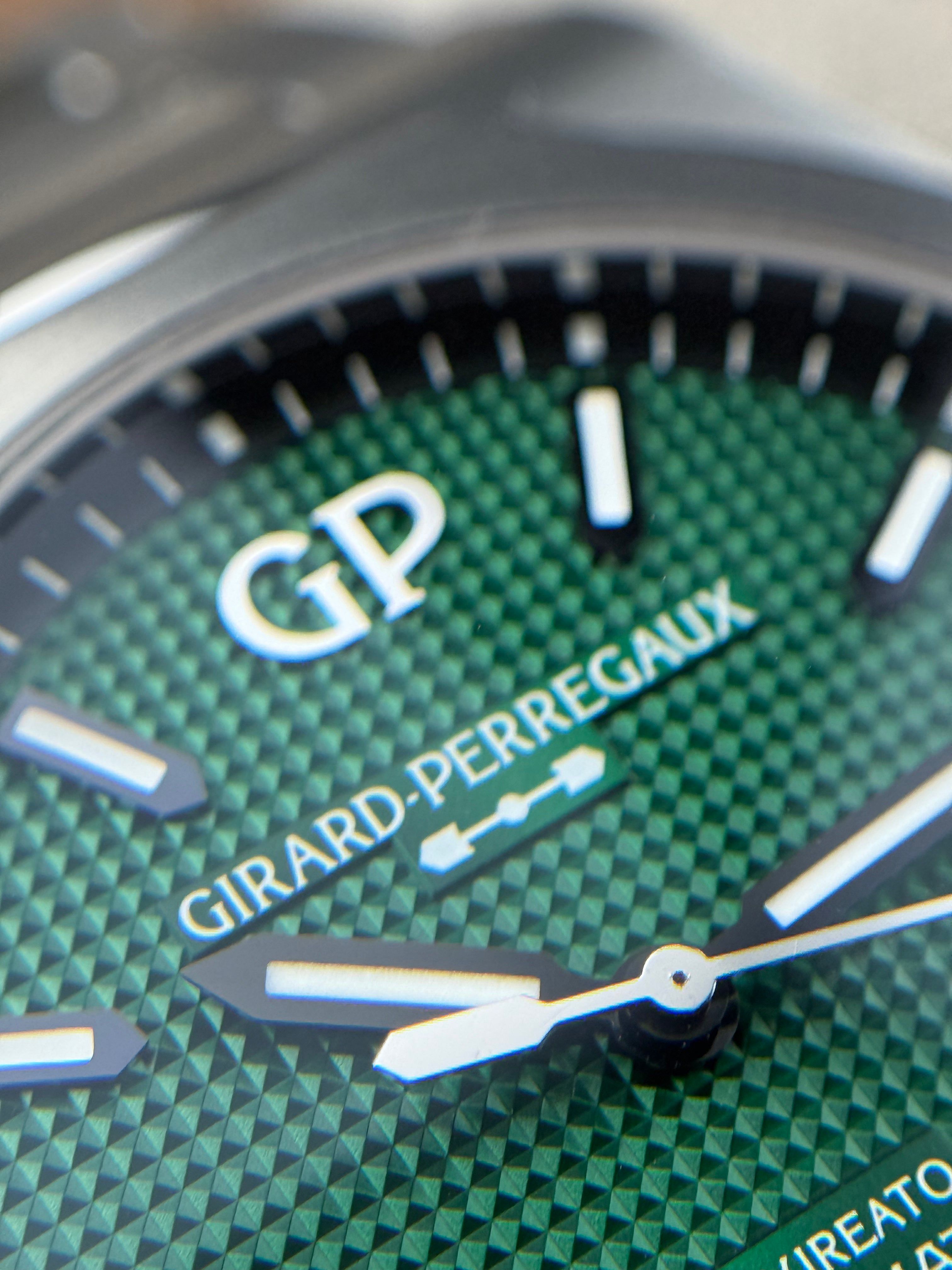 Girard Perregaux Laureato Green - 42MM - REF : 81010-11-3153-1CM thumbnail 5
