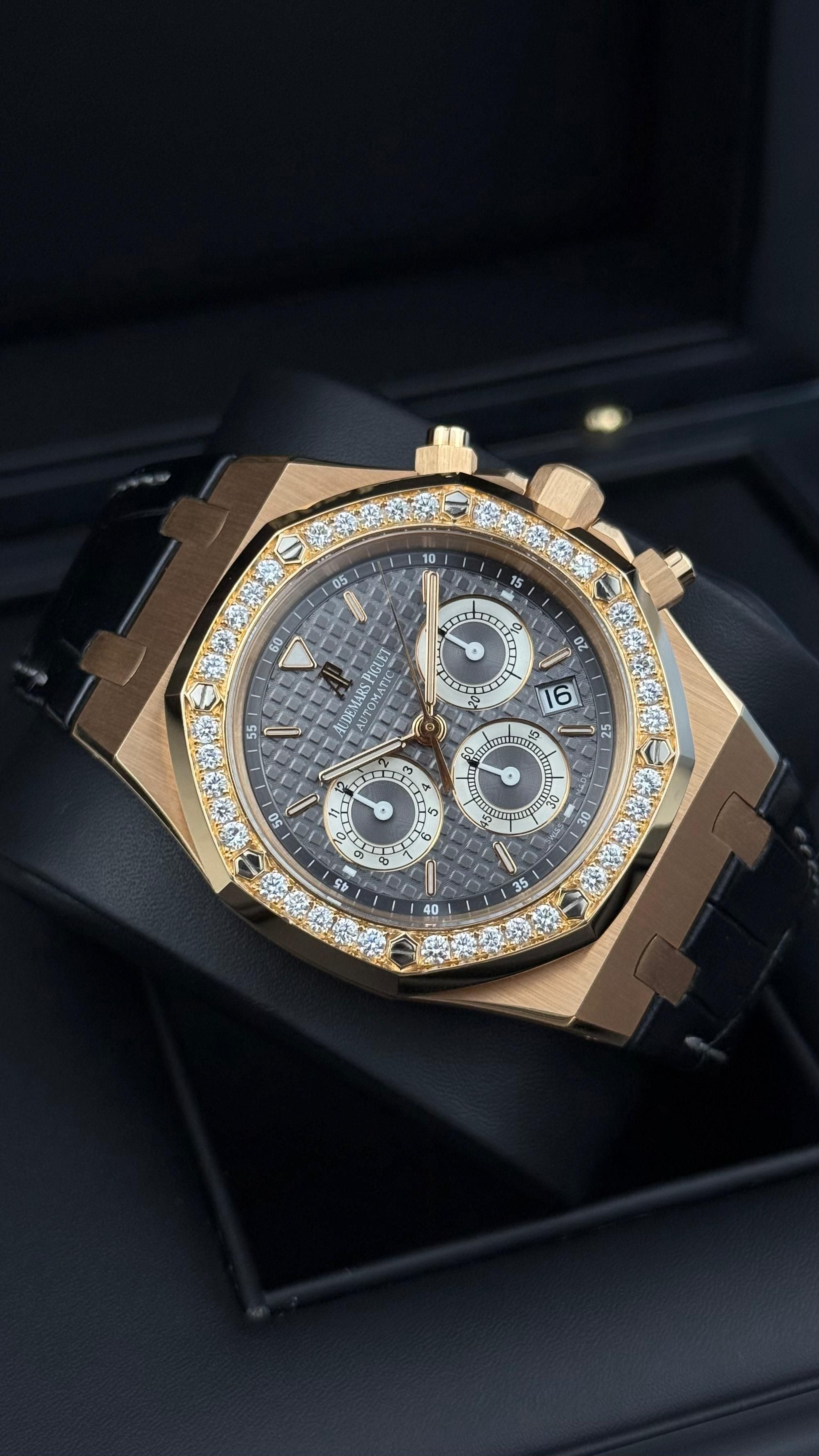 Audemars Piguet Royal Oak Offshore - 39MM - REF : 26022OR.OO.D088CR.0 thumbnail 4