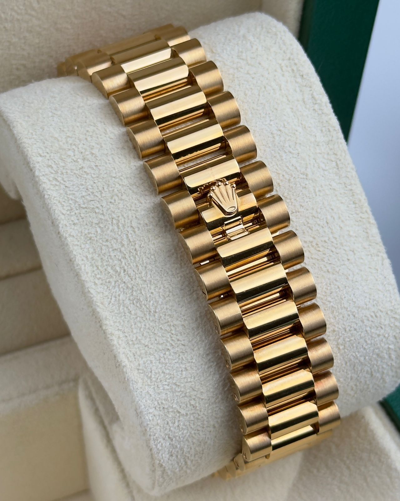 Rolex Day-Date - 40mm - Ref; 228238 thumbnail 9