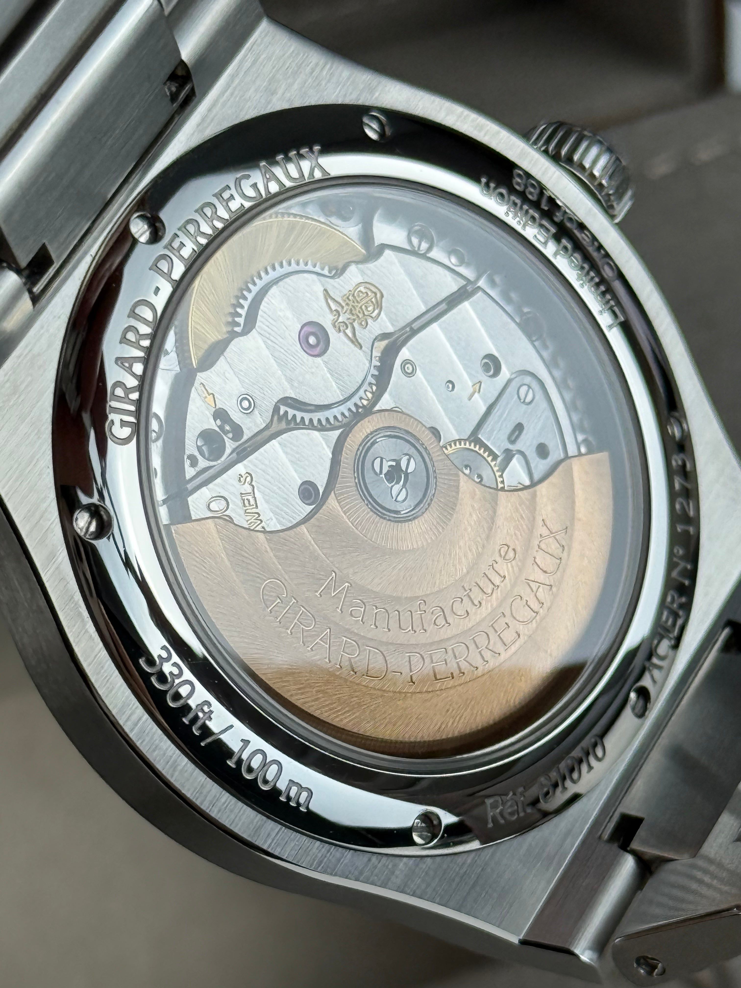 Girard Perregaux Laureato - 42MM - REF : 81010-11-433-11A thumbnail 7