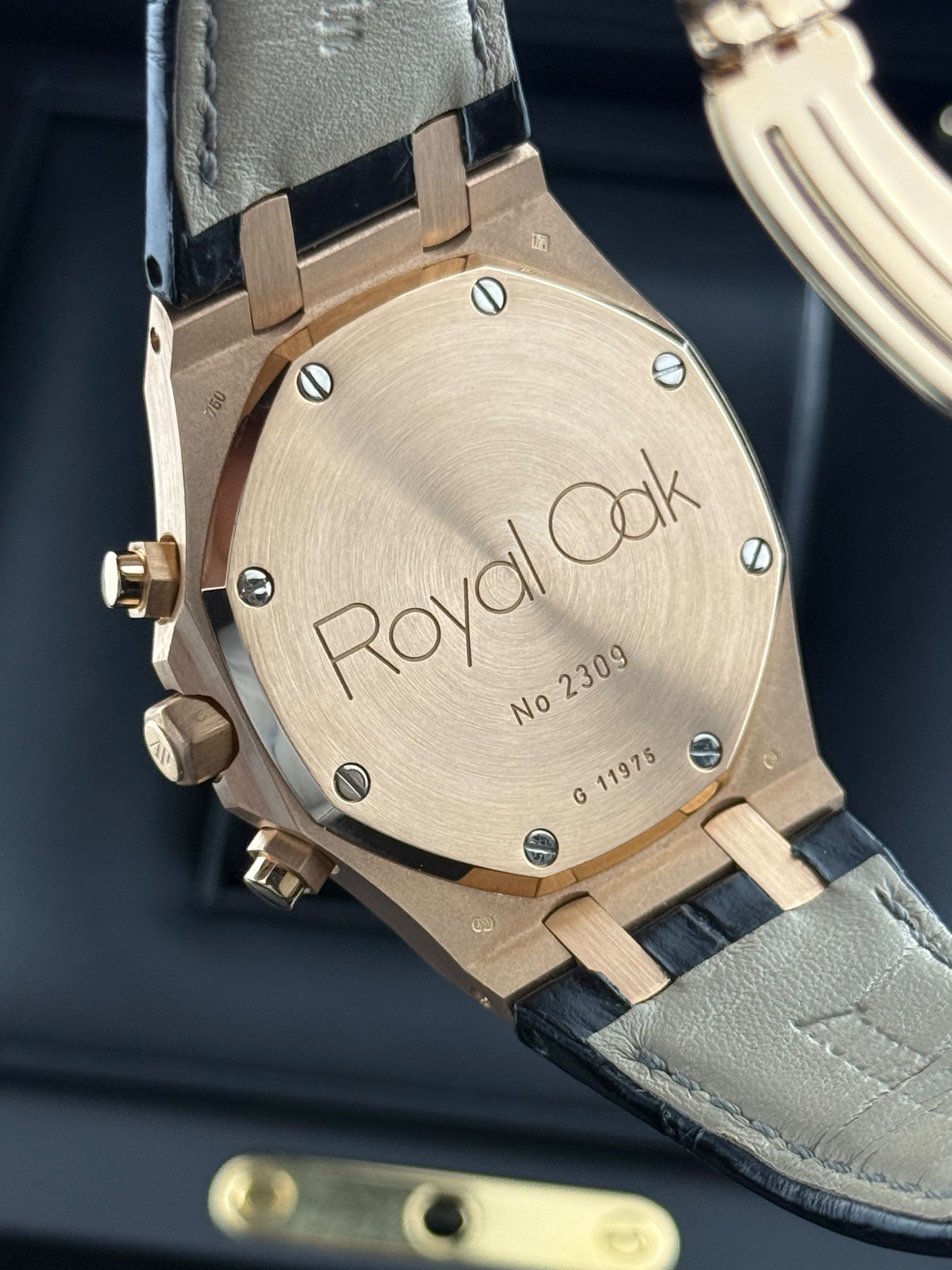 Audemars Piguet Royal Oak - 39MM - Ref : 26022OR.OO.D088CR.01 thumbnail 5