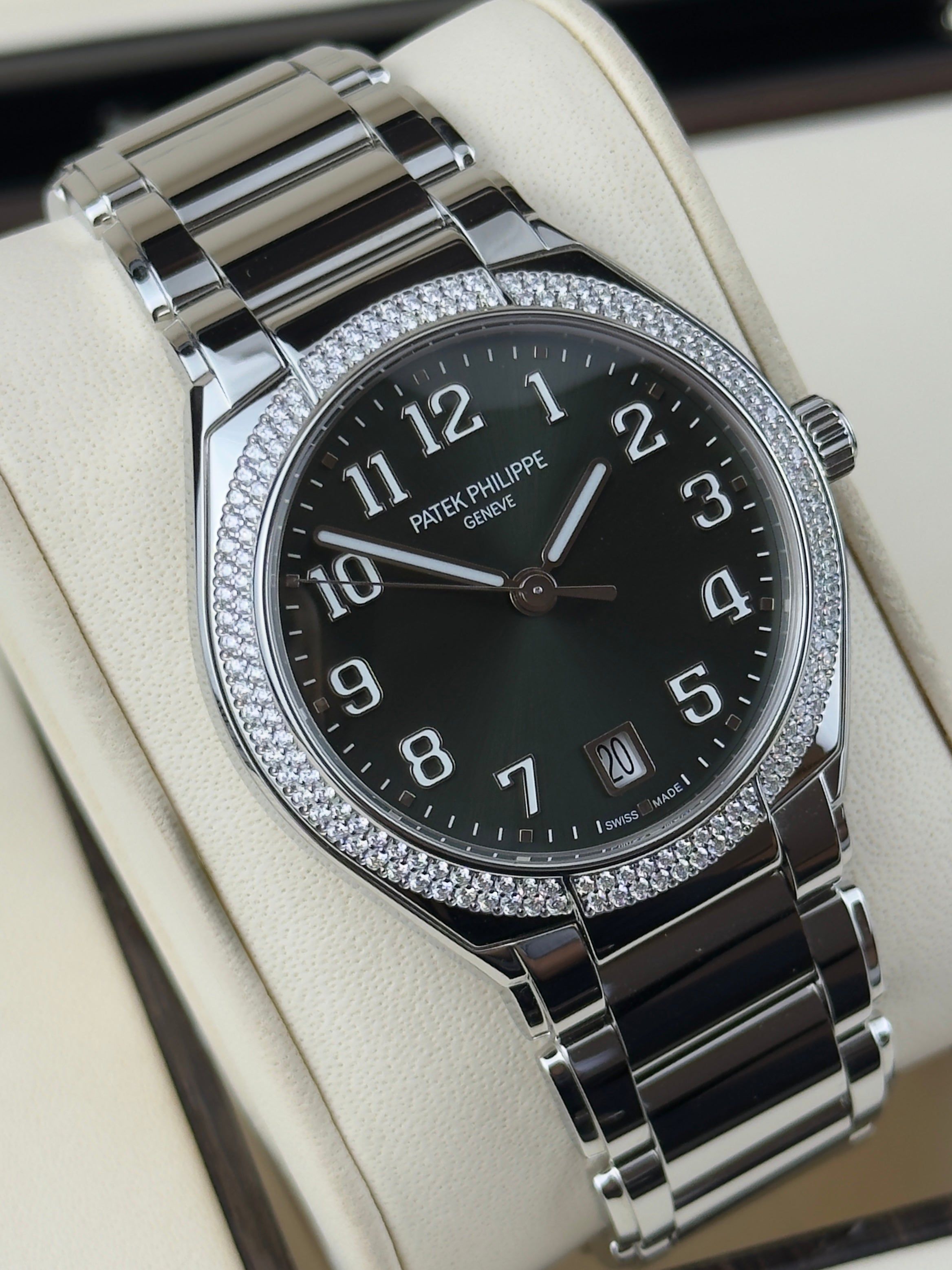 Patek philippe twenty~4 - 36MM - Ref : 7300/1200A-011 thumbnail 4