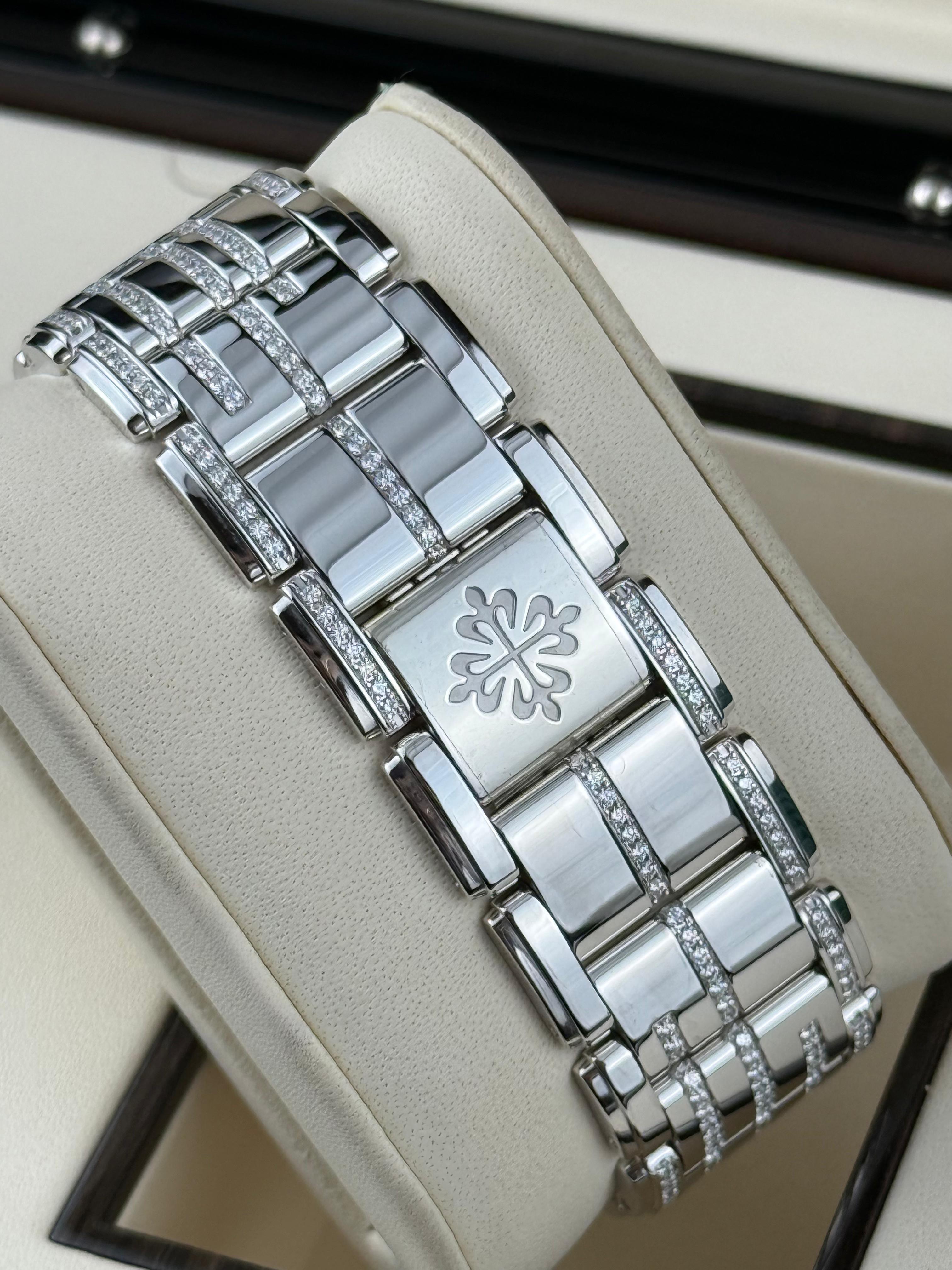 Patek Philippe Twenty~4 - 30MM - Ref : 4910/48G thumbnail 5