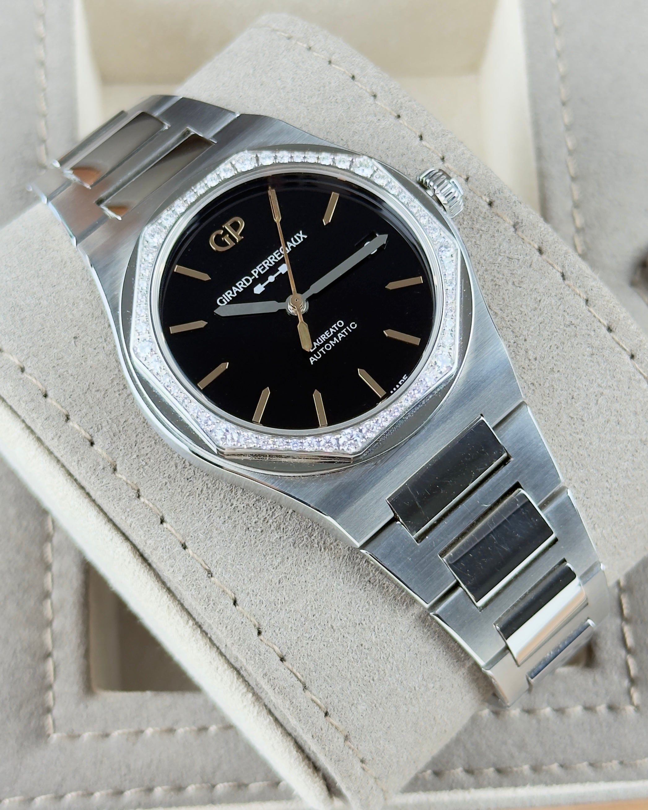 Girard Perregaux laureato infinity edition - 38MM - 81010-11-635-11A