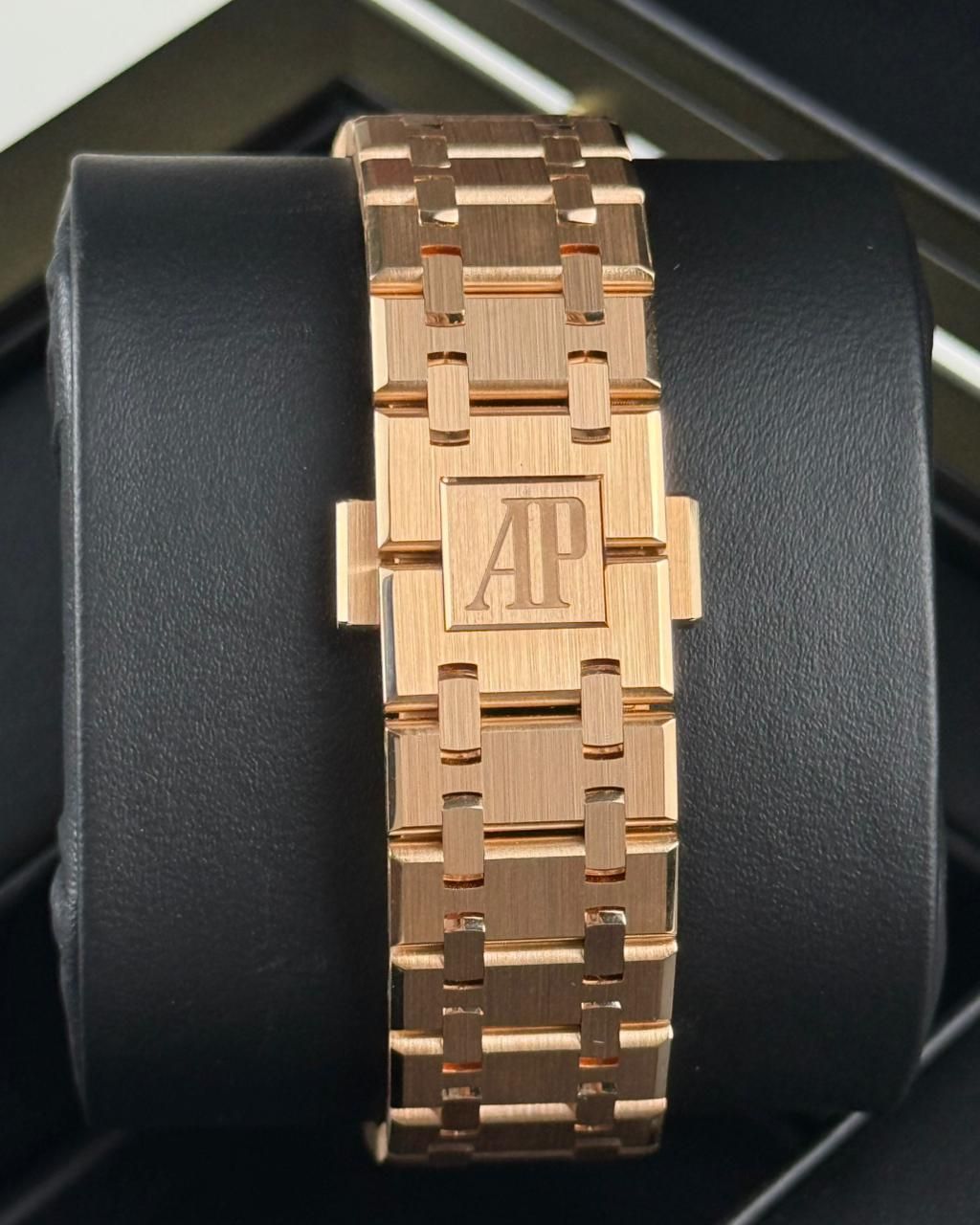 Audemars Piguet Royal Oak - 34MM - REF : 77451OR.ZZ.1361OR.04 thumbnail 8