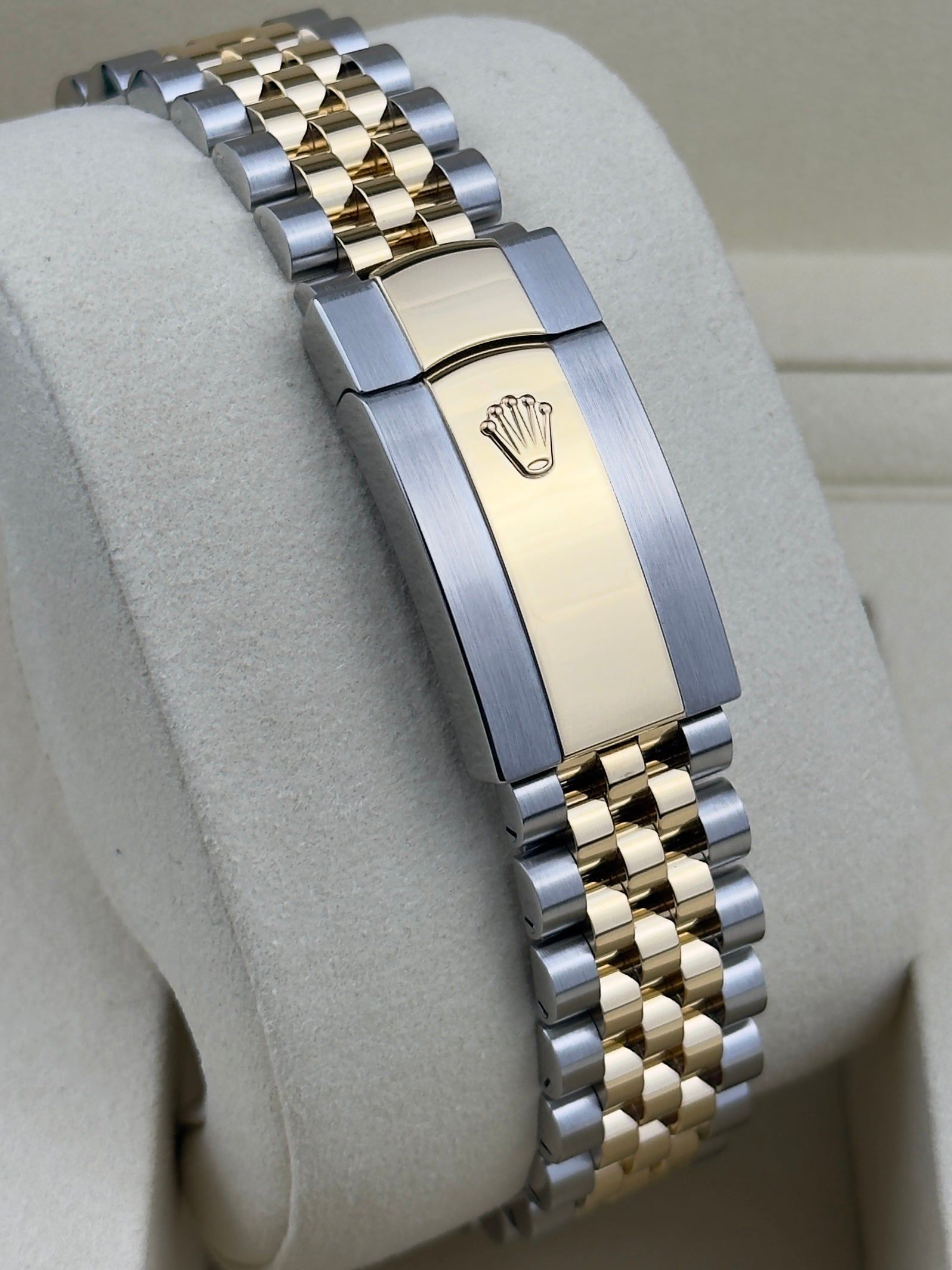 Rolex Datejust - 41MM - Ref; 126303 thumbnail 9