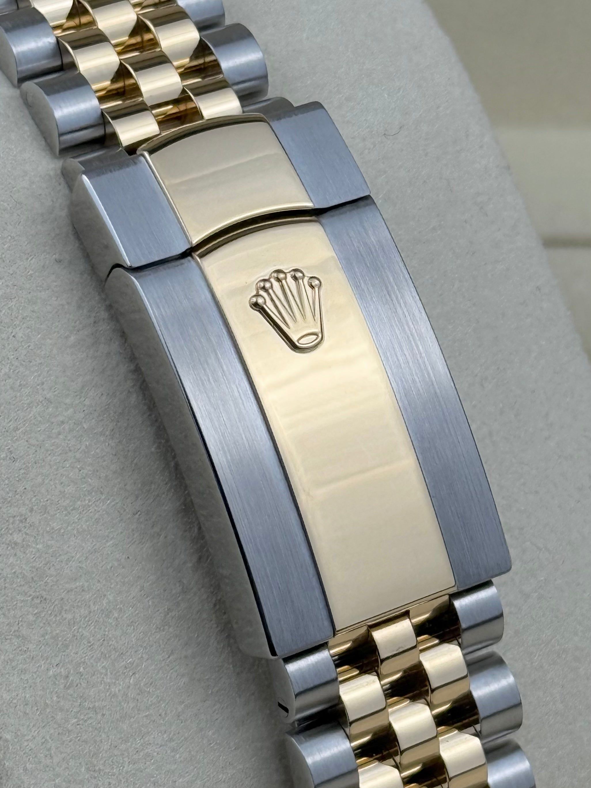 Rolex Datejust - 41MM - Ref; 126303 thumbnail 10