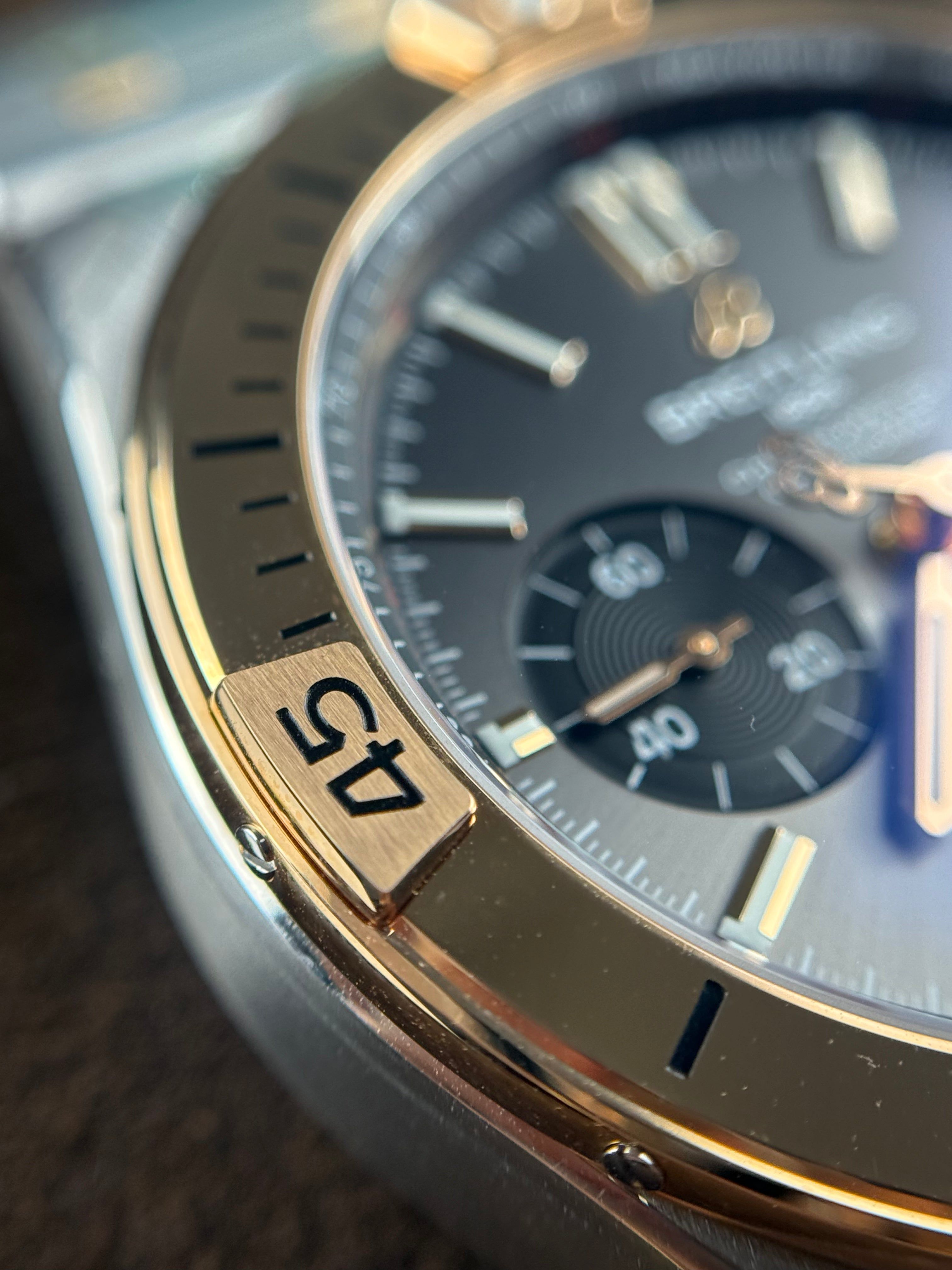 Breitling Chronomat - 42MM - Ref : B01 42 thumbnail 6