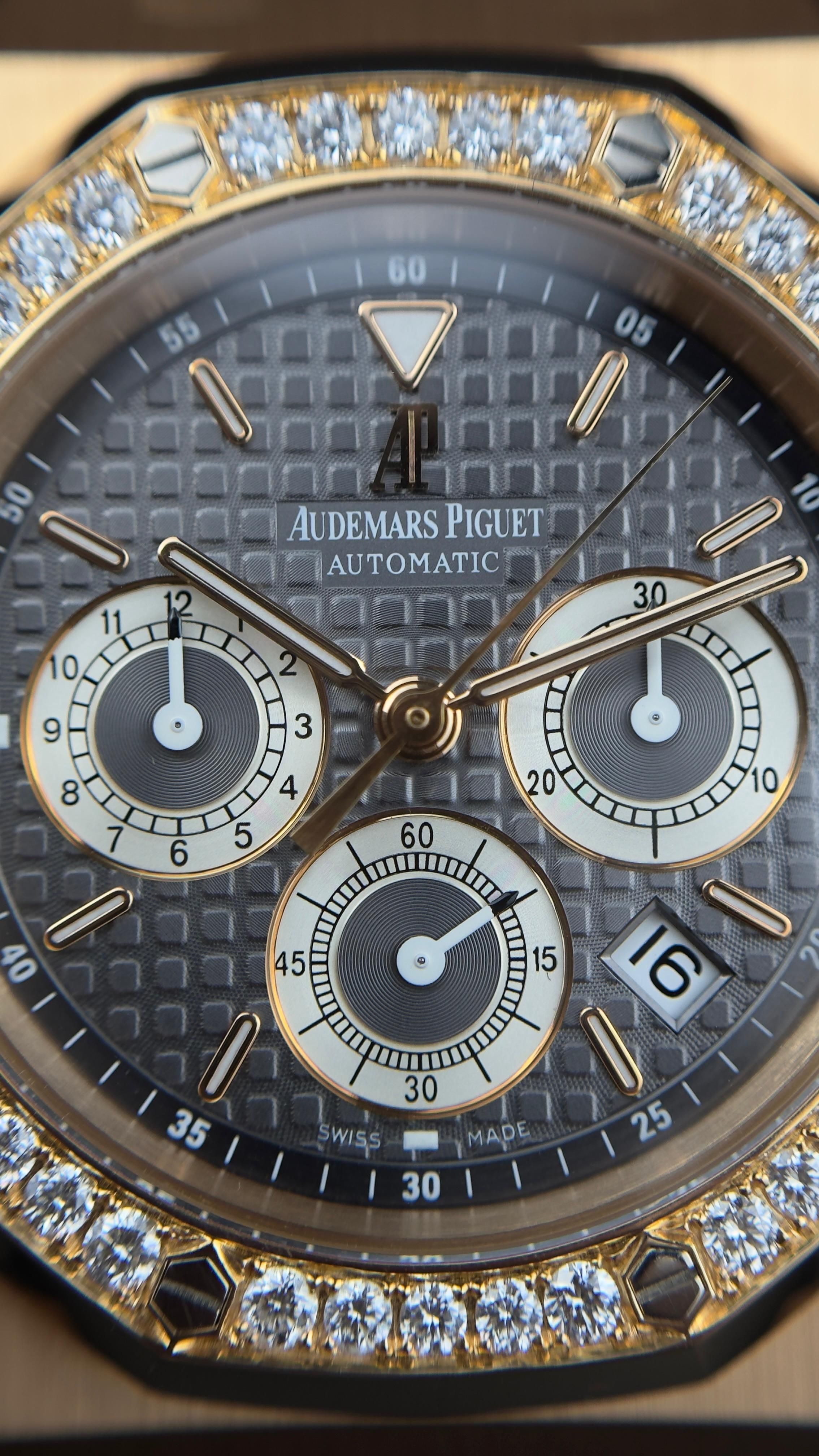Audemars Piguet Royal Oak Offshore - 39MM - REF : 26022OR.OO.D088CR.0 thumbnail 3