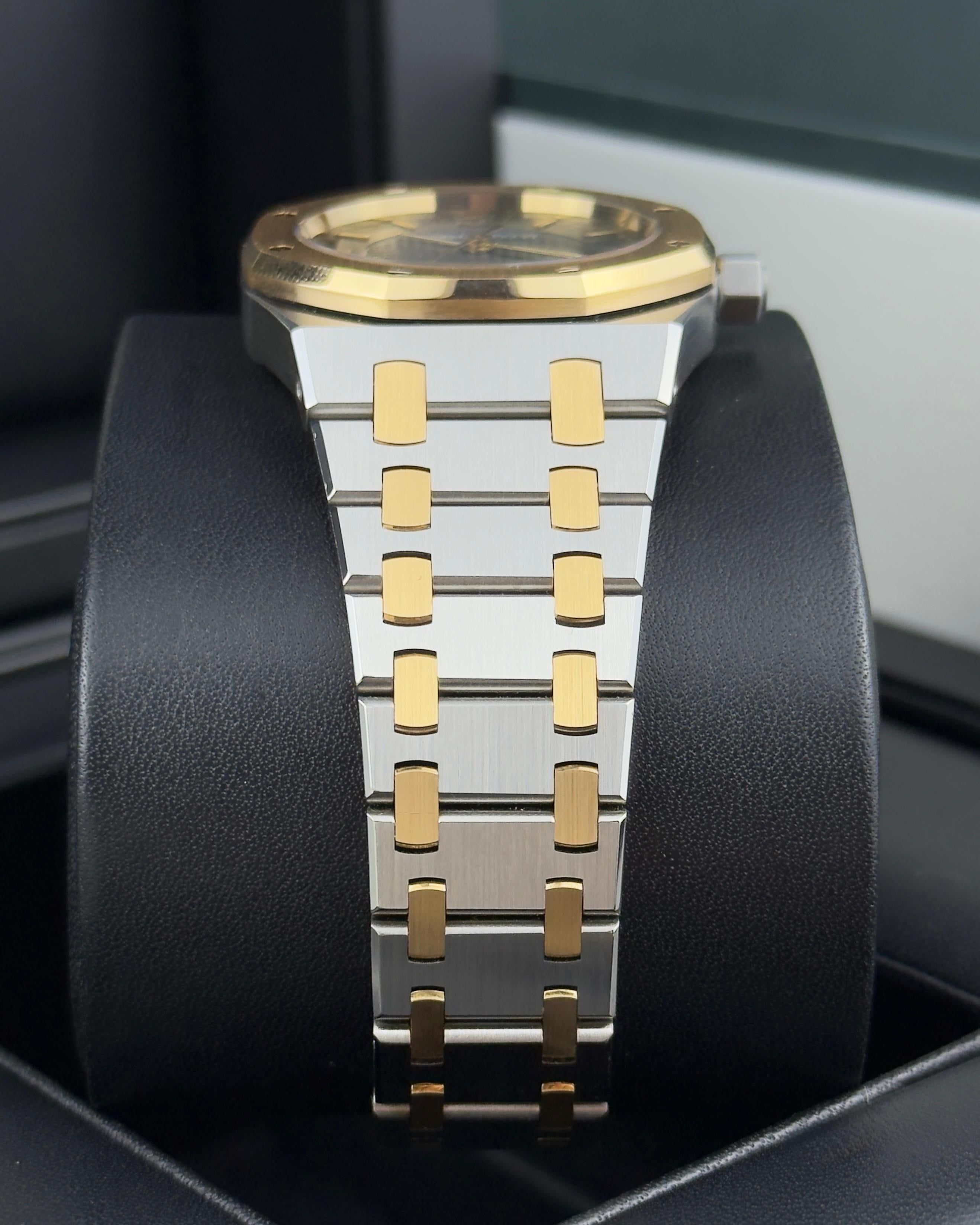 Audemars Piguet Royal Oak - 33MM - REF : 15050SA.O.0789SA.01 thumbnail 9