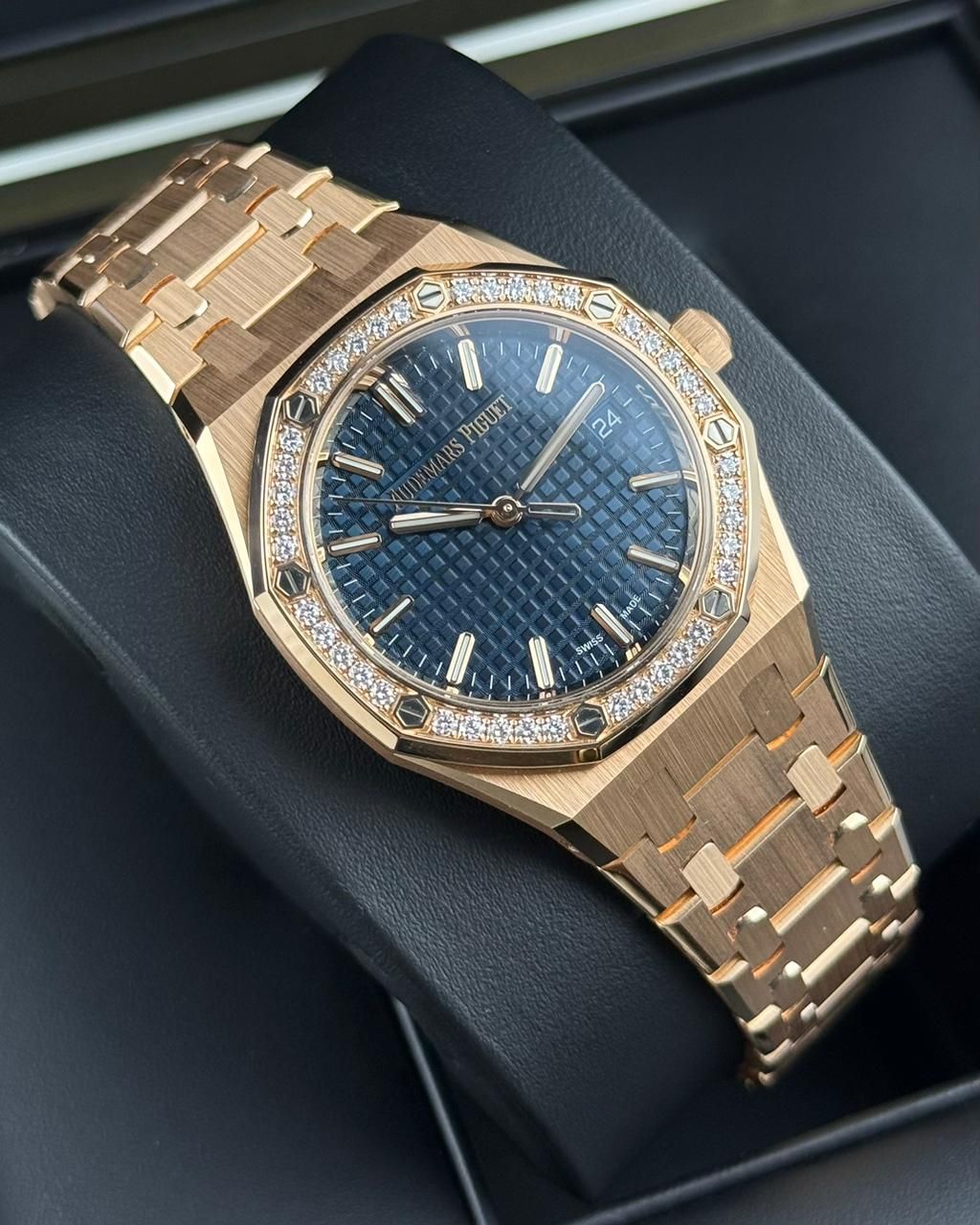 Audemars Piguet Royal Oak - 34MM - REF : 77451OR.ZZ.1361OR.04 thumbnail 4