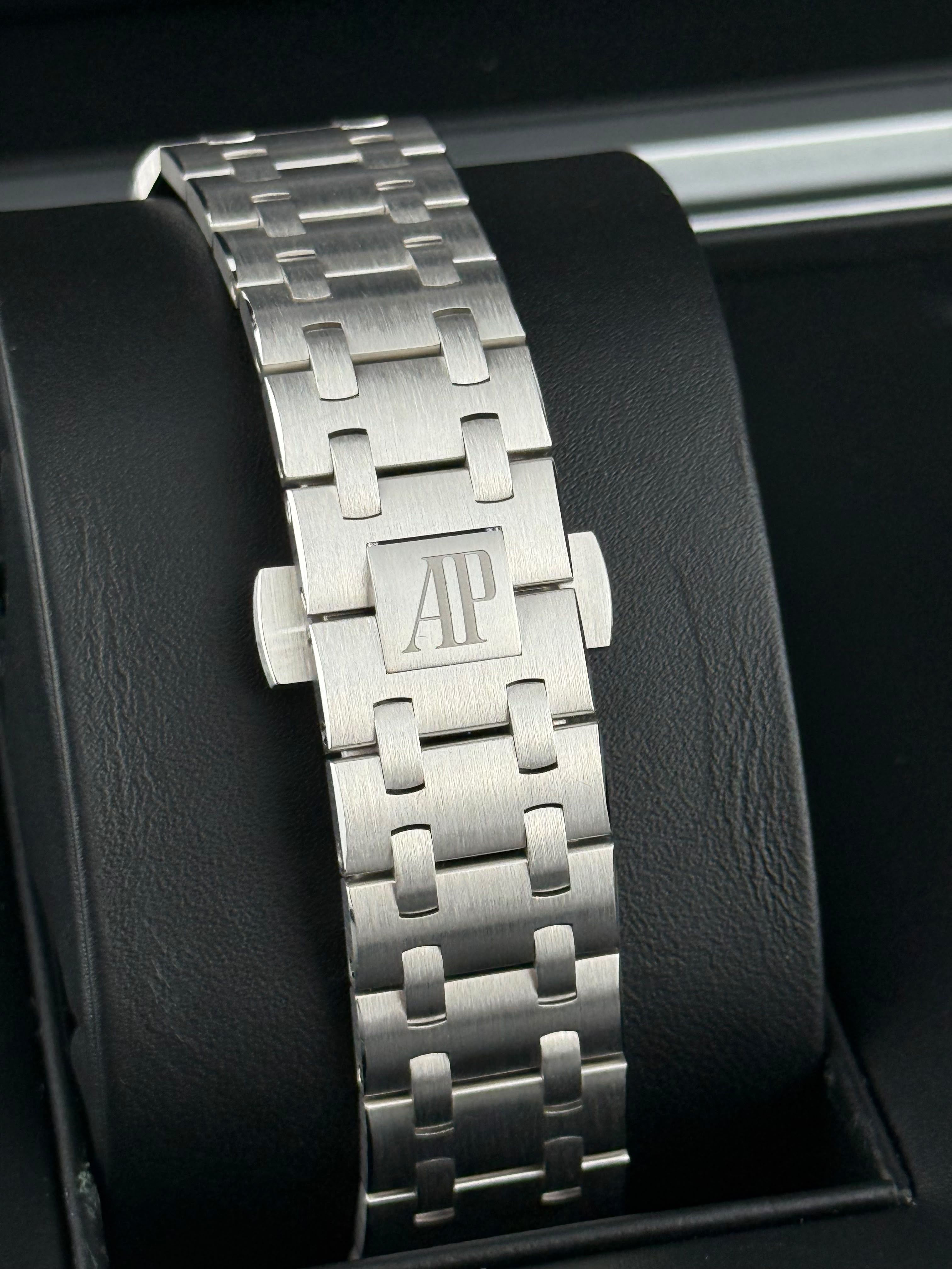 Audemars Piguet Royal Oak - 42 MM - Ref: 26238BC.OO.2000BC.01 thumbnail 5