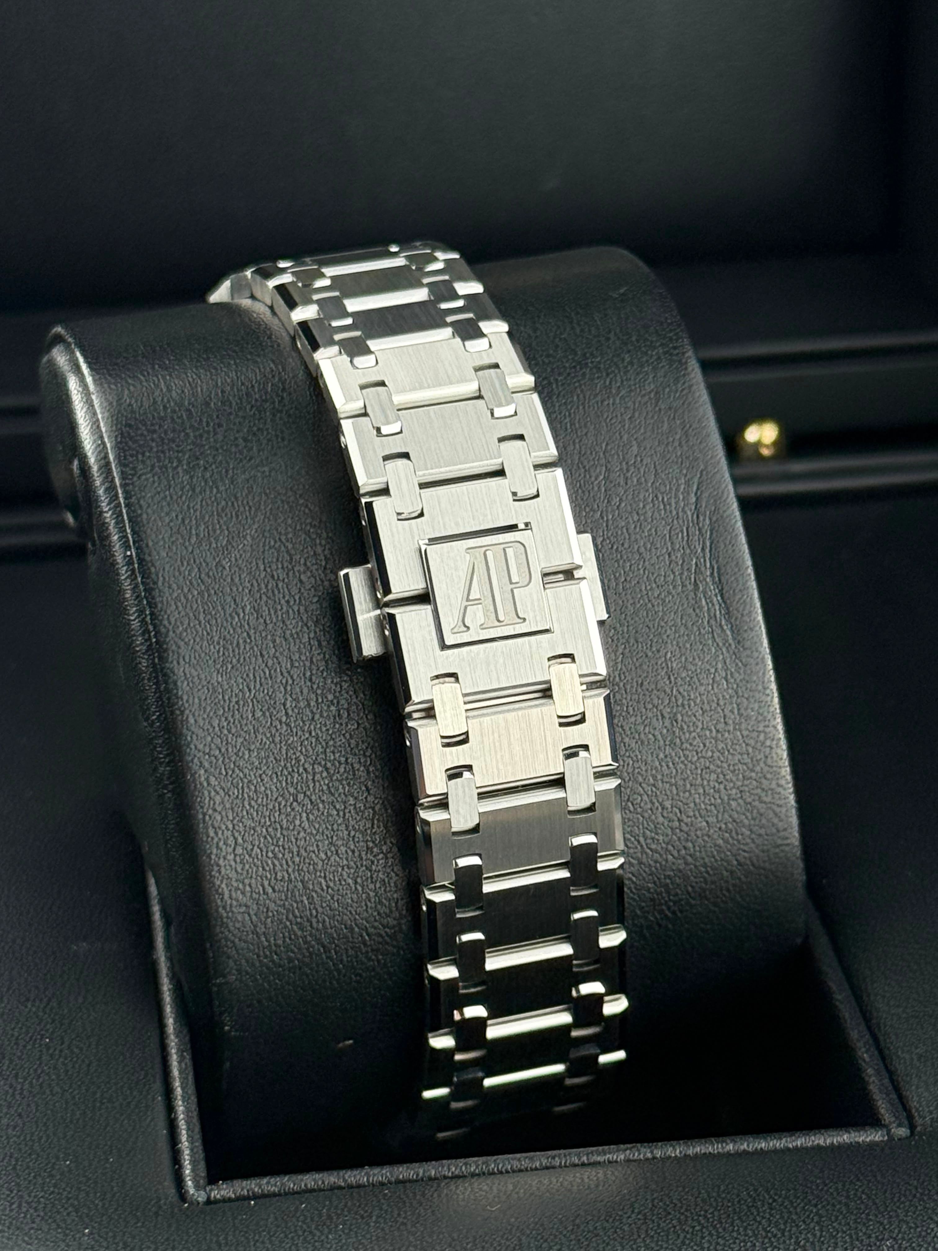 Audemars Piguet Royal Oak Ultra-Thin - 39MM - Ref : 15202ST.OO.1240ST.01.A thumbnail 5