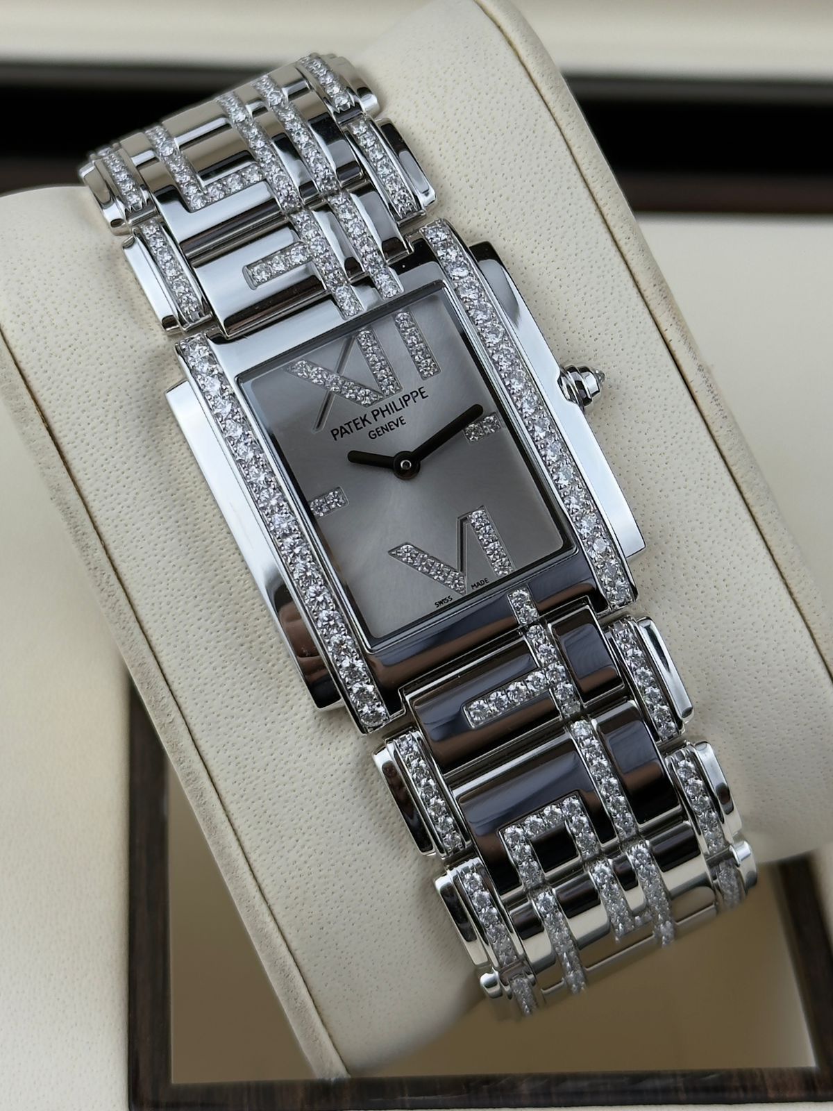Patek Philippe Twenty~4 - 30MM - Ref : 4910/48G