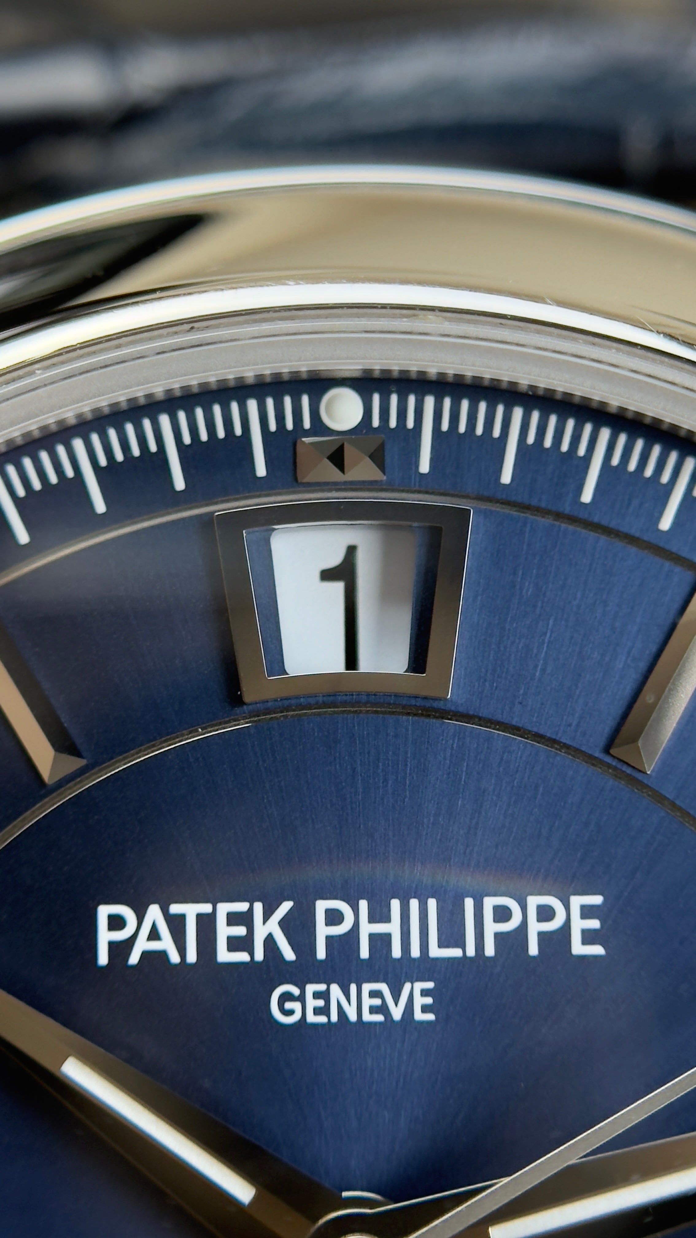 Patek Philippe Complications Annual Calendar Chronograph - 42mm - Ref. 5905P-001 thumbnail 4