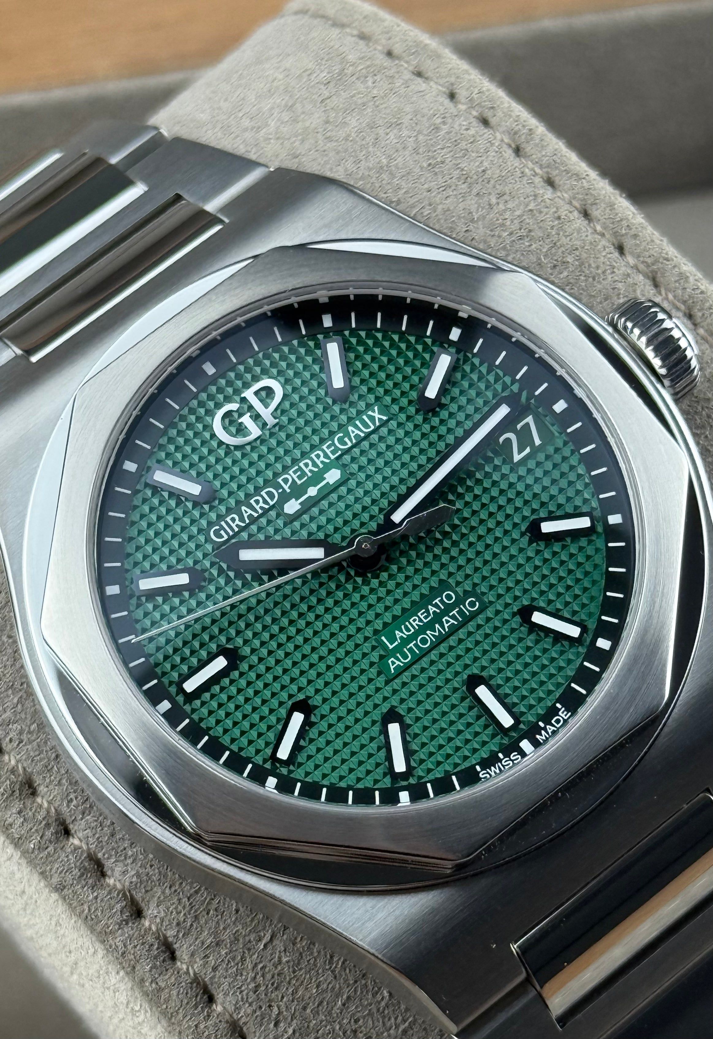 Girard Perregaux Laureato Green - 42MM - REF : 81010-11-3153-1CM thumbnail 4