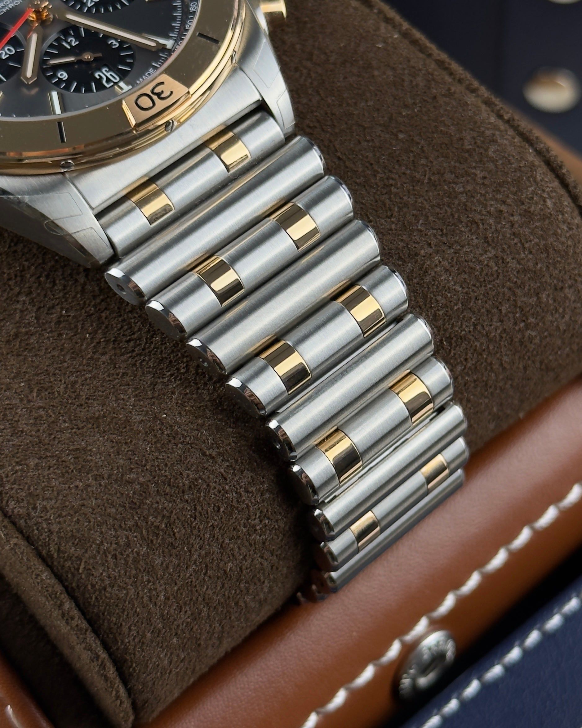 Breitling Chronomat - 42MM - Ref : B01 42 thumbnail 8