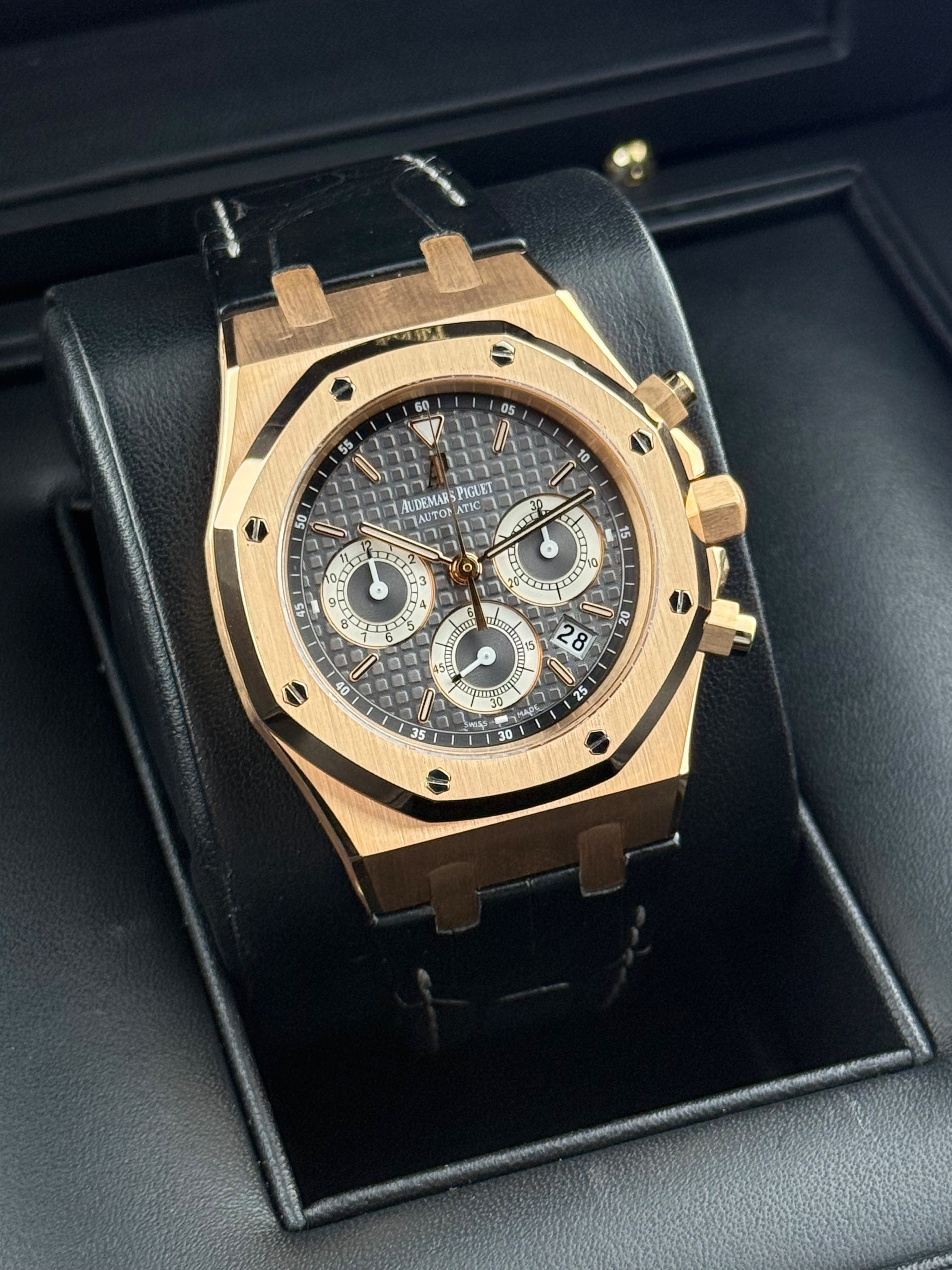 Audemars Piguet Royal Oak - 39MM - Ref : 26022OR.OO.D088CR.01 thumbnail 1
