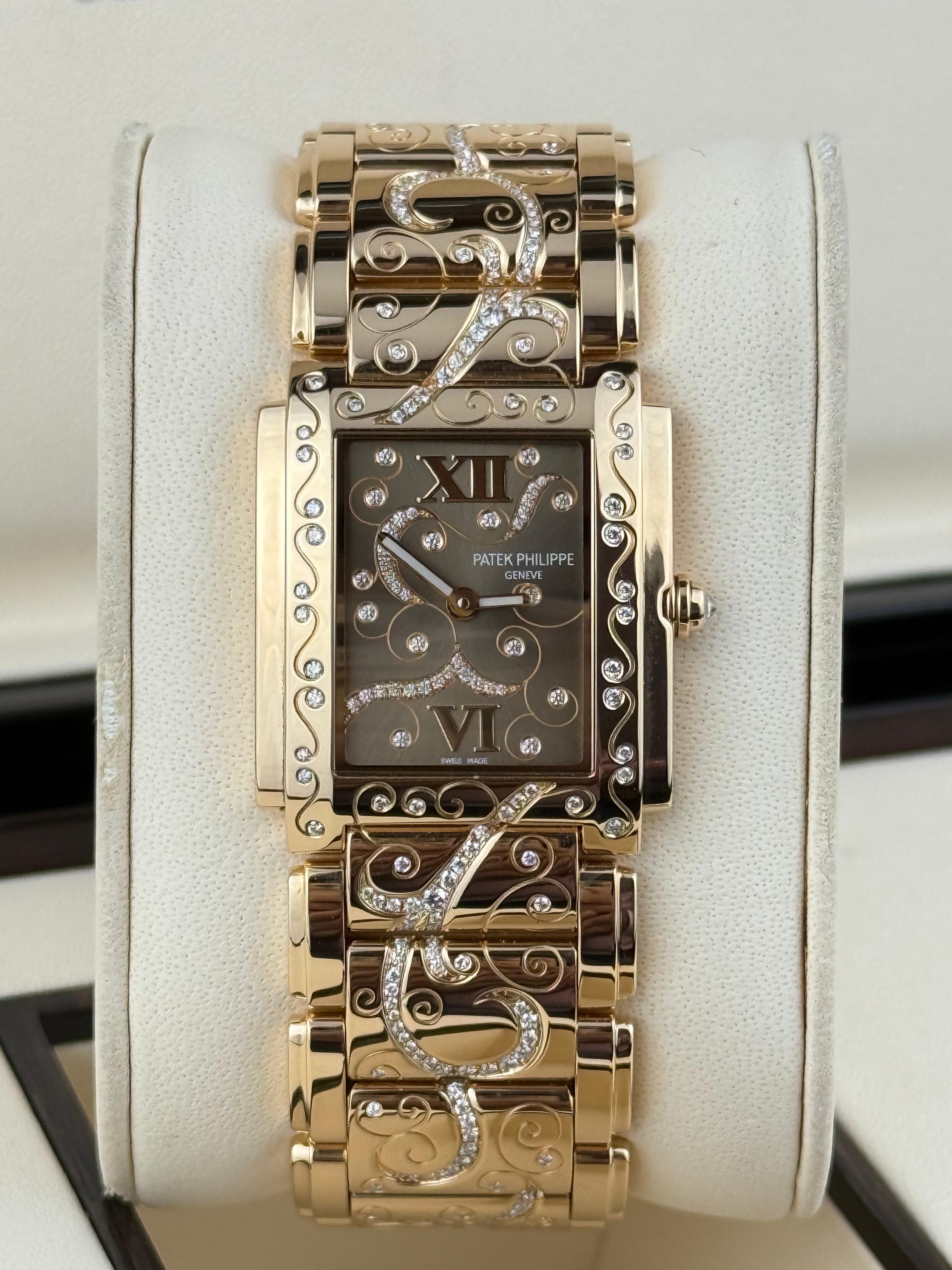 Patek Philippe Twenty~4 - 30MM - Ref : 4910/54R