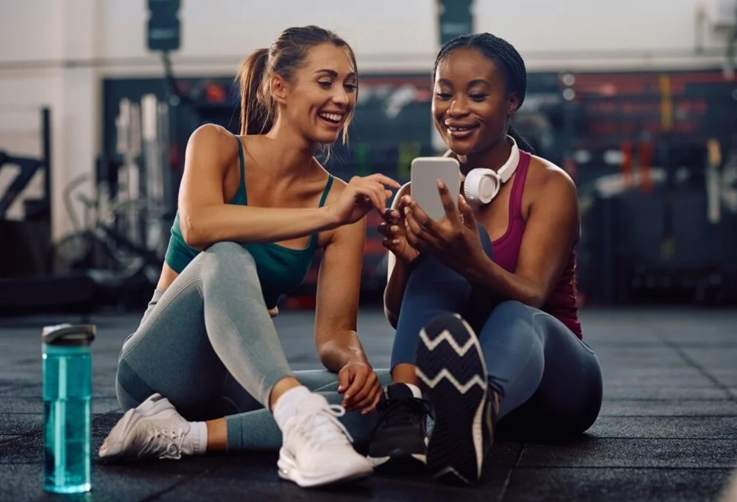 Gym member receiving a personalized message from 1club marketing automation
