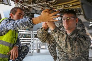 USAF and RAAF maintenance personnel conduct joint C-17A Globemaster ‘fit to fly’ training, as part of EAC 2017