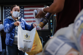 New-York-COVID-food-line-header-GettyImages-1226453676.png