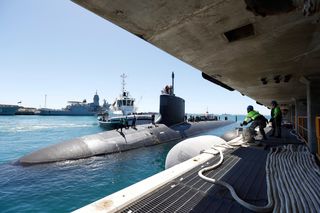 US Navy Virginia Class submarine USS Mississippi arriving at Fleet Base West in Rockingham, Western Australia, in 2022. (Photo: Defence)