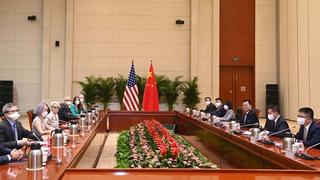 Chinese Vice Foreign Minister Xie Feng holds talks with US Deputy Secretary of State Wendy Sherman in Tianjin, China, 26 July 2021 (Getty)