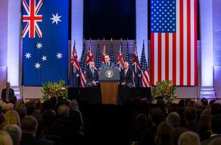 Simon Jackman and Michael Fullilove introduce US Vice President Joe Biden, at a United States Studies Centre and Lowy Institute event in Sydney, 2016