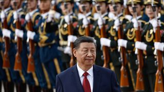 Chinese President Xi Jinping reviews the honour guard during the welcome ceremony for Bahrain's King Hamad bin Isa Al Khalifa at the Great Hall of the People on May 31, 2024 in Beijing, China. (Photo by Tingshu Wang - Pool/Getty Images)