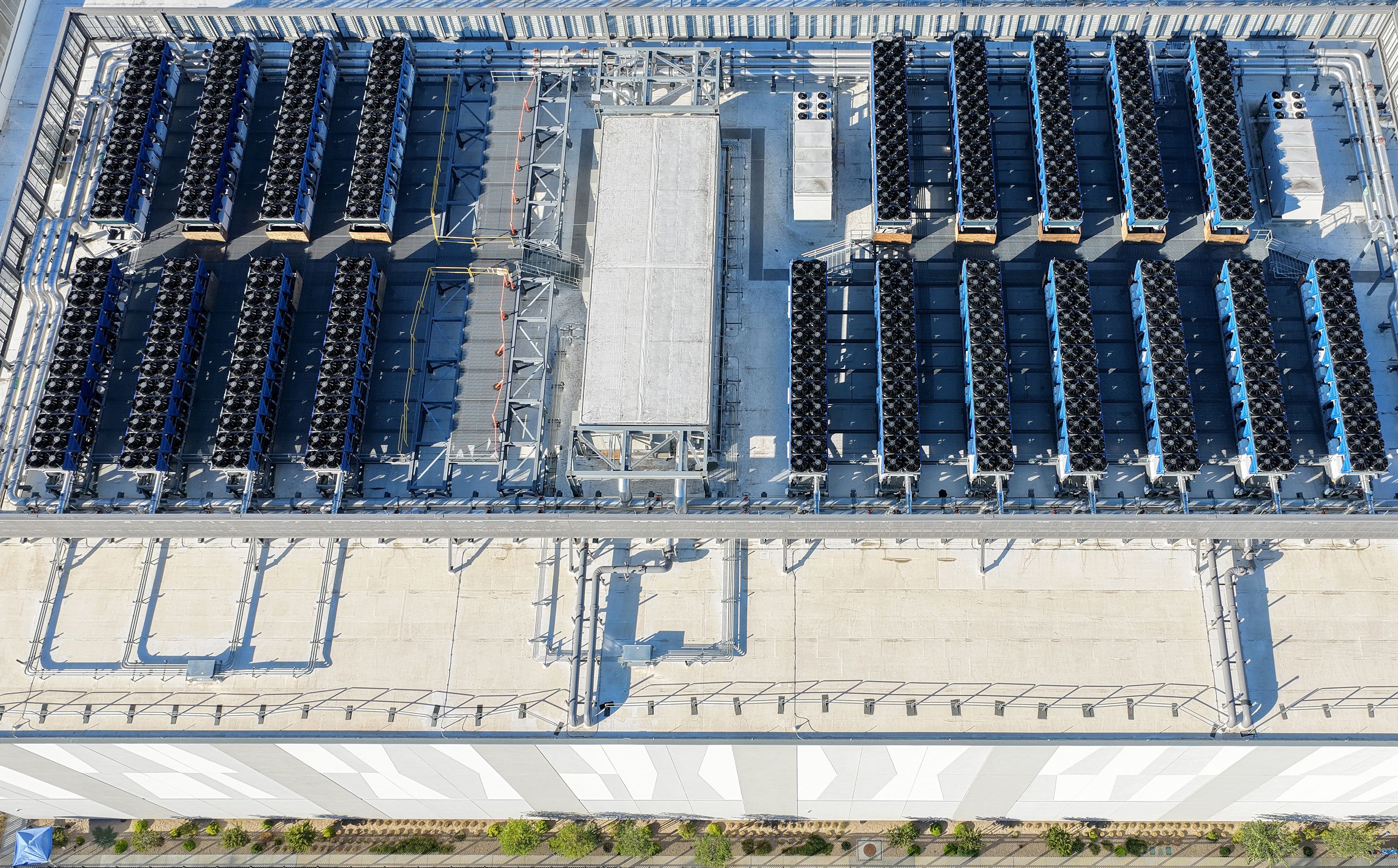 An aerial view of the roof of a 33 megawatt data centre with a closed-loop cooling system in Vernon, California