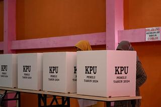 Voters mark their ballots during a revote for Indonesia’s presidential and legislative elections in Surabaya, 24 February 2024.