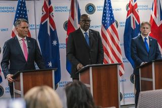 Australian Deputy Prime Minister and Minister of Defence Richard Marles MP, US Secretary of Defense Lloyd J. Austin III and UK Secretary of State for Defence Grant Shapps at a press conference at Moffett Field, California, December 2023.