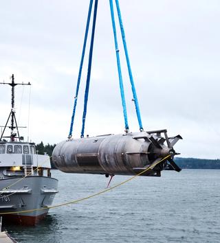 A surrogate Large Displacement Unmanned Undersea Vehicle (LDUUV), a precursor to the US Navy’s Snakehead UUV program, is tested at the Naval Undersea Warfare Center Keyport in December 2015. The Program was effectively cancelled in 2023.